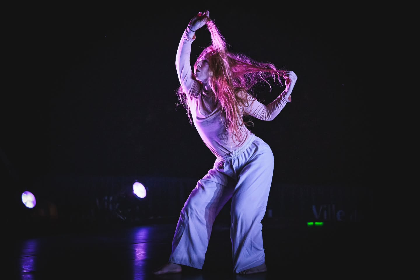 Performance de @cath.wilsonn au @fdcsherbrooke. đâšïžđ
#dancerphotography #dancefestival #dancerportrait #danceperformance #marimayloubierphotographe
