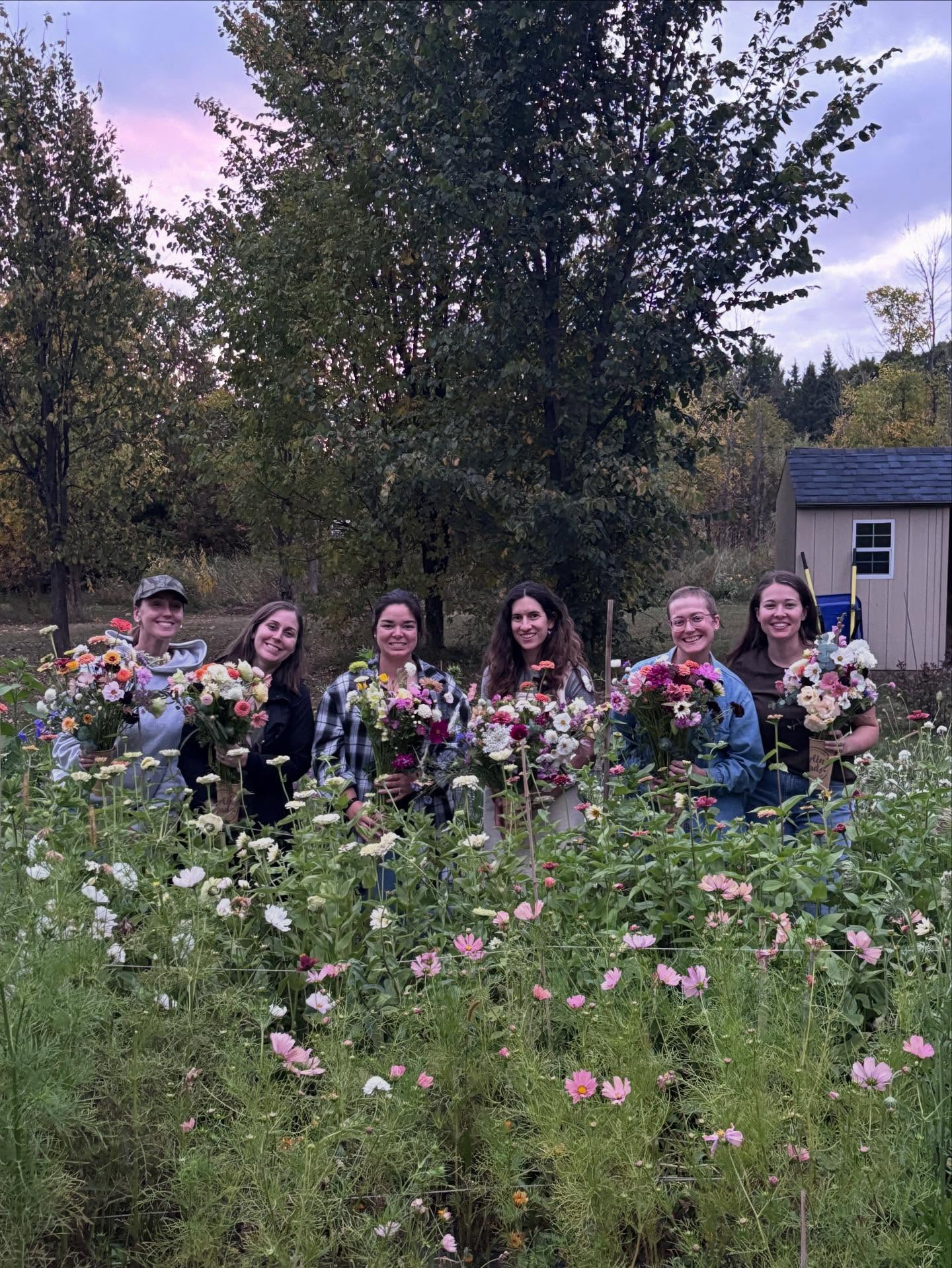 Had a lovely group out for tonight’s Pick Your Own. Everyone picked such gorgeous combinations. Thank you for coming!
#upick #pickyourownflowers #pickyourown #ottawa #localflowers #ottawaflowers #flowerfarm #grownnotflown #kinburn #fitzroy #constancebay #buckhamsbay #carp #dunrobin #arnprior #lanarkcounty #renfrewcounty #ottawavalley #ottawavalleyflowers #supportyourlocalflowerfarmer #womeninag #discoverunder1k