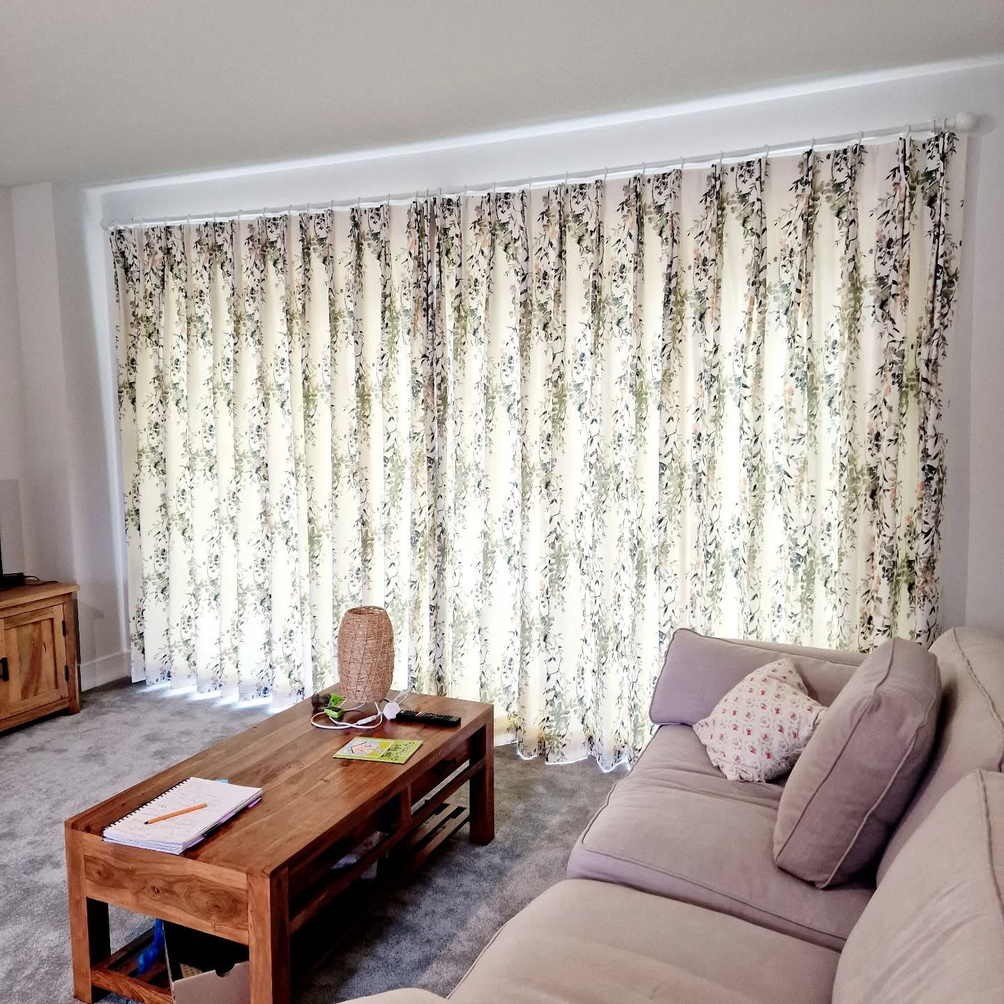 One of my favourite fabrics, and I have just made a Roman blind from it; but here's a pair of curtains made in this lovely design and fitted this time last year ?
#bespokecurtainsandblinds #bespokecurtains #madetomeasurecurtains #madetomeasurecurtainssurrey #surreyinteriors