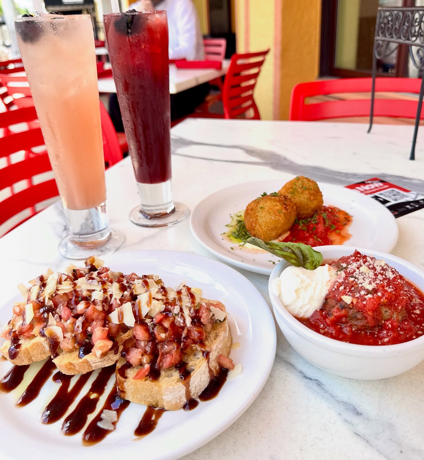 šāØ Join us this week at Caponeās! āØš·
Kick off your week the right way with Happy Hour from 11AMā6PM:
šŗ $5 Bottles & Drafts ā Bud Light, Peroni, Mich Ultra & more
š· $5 Wines ā Chardonnay, Pinot Grigio, Cabernet & Merlot
šø $5 Liquors & Cocktails ā Red & White Sangria or our Cocktail of the Day
Donāt forget $5 Bar Bites from 3ā5PM ā perfect for an afternoon pick-me-up:
Mama Caponeās Meatball
Arancini
Bruschetta
.
.
.
Because Mondays deserve a little something extra. šš¹
#CaponesCoalFiredPizza #HappyHour #MondayMotivation #FortMyersEats