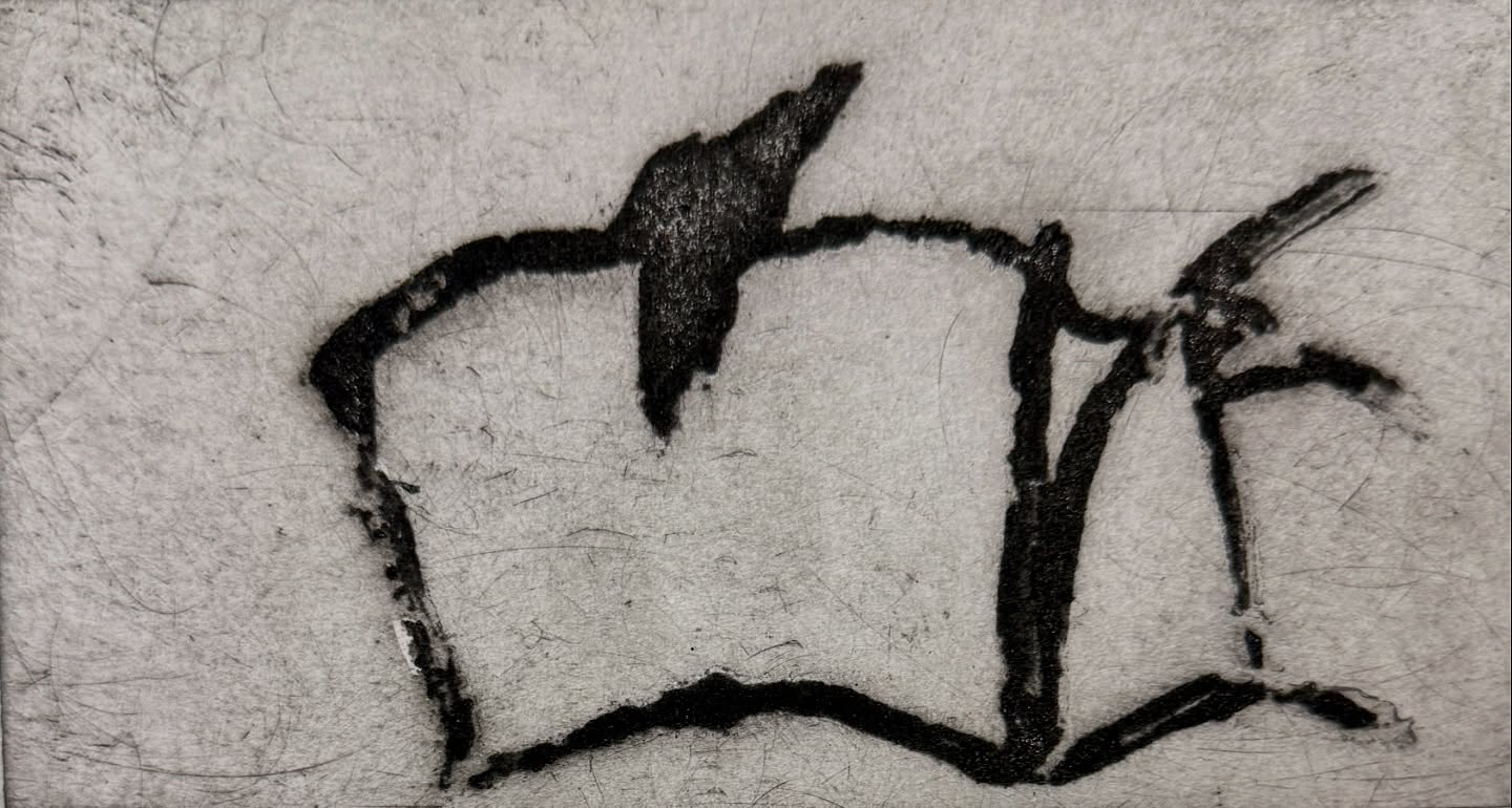 Week 2/day 2 @zeamaysprintmaking residency and here’s a carborundum collagraph that I am happy with! ‘That Flattened Vessel’
The Recyclo plate is printed to the edges of the paper which is something I want to incorporate in my work after seeing some recent examples by other artists that I liked a lot.
#recyclo #carborundum #goldenfluidmattemedium #akuaintaglioink #arnhempaper #happydays😊 #newprocess #learningcurve #printmaking #zeamaysprintmaking #maureennathan #19x10cm #smallbutmighty💪