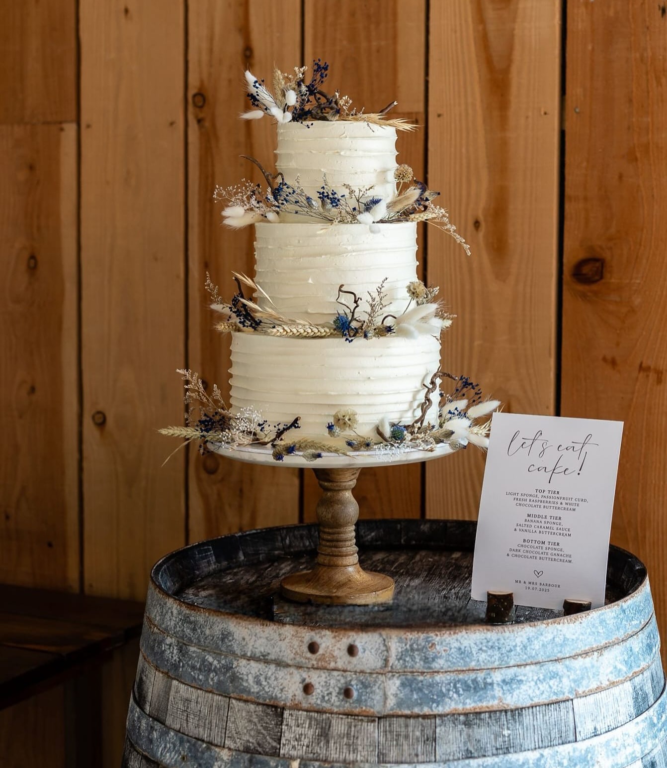 Beautiful close-ups of Katy & Adam’s cake, styled to suit their barn wedding perfectly.
Three tiers dressed in mixed dried foliage, thistle, dried wheat and hops to tie in with the rest of their day.
More to come of this gorgeous wedding soon…
@jodie_smileyhappyphotographer
@humber_barn
@wildfloraleventsdevon
@kitty_lou
#sweetsatisfactioncakes #weddingcake #weddingcakedesign #weddingsindevon #luxuryweddingcake #freshflowerweddingcake #humberbarn #humberbarnweddings