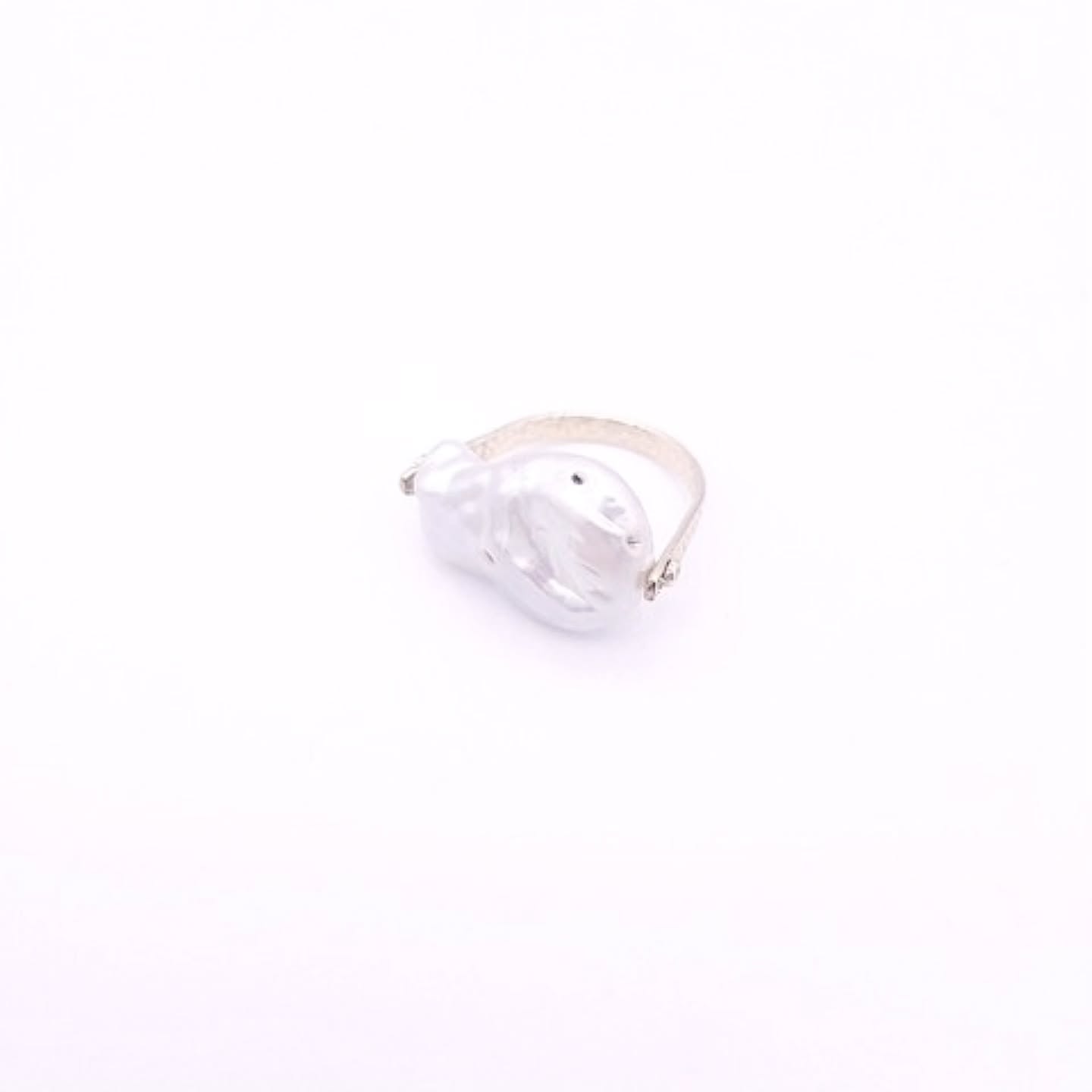 特大バロックパールのリング
Y1033
49 €
2025 Collection
14kgf
Pearl
問合せはHPよりどうぞ。
https://www.life-esc.com/contact
#life-essence #life-esc #life #essence #handmadeaccessory #Germany #Japanese #ライフエッセンス #天然石 #ハンドメイド #ハンドメイドアクセサリー #アクセサリー #ドイツ #ファッションアクセサリー #自宅サロン #ヨーロッパ #アクセサリーレッスン #海外 #ビーズアクセサリー #淡水パール #レッスン #天然石アクセサリー #天然石ビーズアクセサリー #天然石ジュエリー #サロン運営 #アクセサリー教室 #ワークショップ #自宅開業 #お稽古 #女性