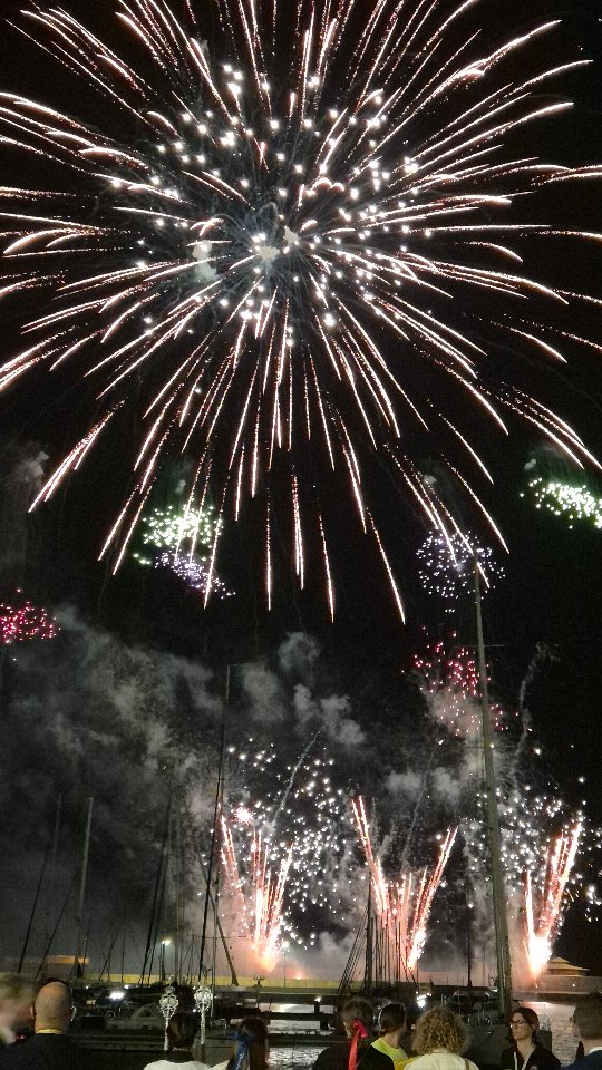 After my concert on September 7 in Düsseldorf, I traveled directly to Spain - to the city of Adra, which has now become my favorite place. 💙
As part of the celebration of the Virgen del Mar, I had the honor of singing Ave Maria at the beginning of the evening. Later, there were breathtaking fireworks, and we moved towards the church, where I joined the procession.
It was a magical night, a memory I will cherish in my heart forever. 🇪🇸✨
@aytoadra @almeria24htv
.
.
.
.
.
.
#adra #andalucia #spain #aniistraveling #annamoog #singersofinstagram #virgendelmar #avemaria #procession #classicalsinger #soprano #concertlife #musicfromtheheart #internationalartist #musicjourney #operasingersofinstagram #classicalmusic #sacredmusic #festivalvibes #travelandmusic #musicandtravel #opera #operasingerlife #spanishnights #unforgettablemoments #classicalmusic