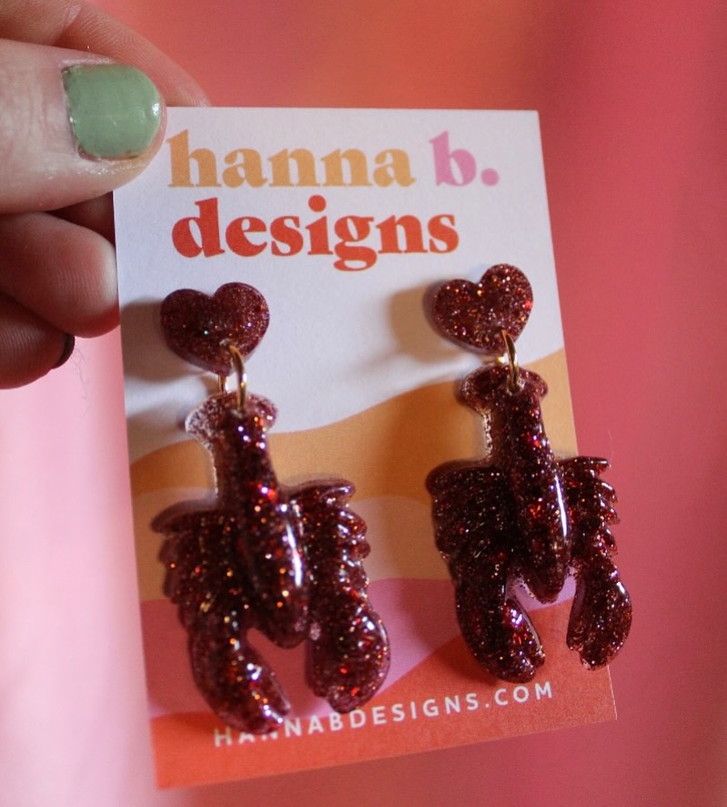 We missed National Lobster Day yesterday ! But lobster day is every day in Hanna B. land.
Lay these luscious lobsters on your lobes with love !
Handmade and good enough to eat! (But please don’t) ♥️ 🦞♥️
#lobster #earrings #lobstah #mainemade #madeinmaine #handmade #smallbatch #mainecoast