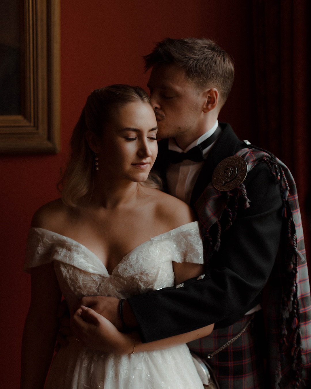 Always a wee dream getting to work at @newhallestate ❤️
Massive thanks to Hannah + Danny for having us there to capture their cracking day. We loved it!
@jennymugfordcelebrant
@jennyflowermug
@helencameronhairandmakeup
@bridal.rogue.gallery
@josephinescottlondon
@eightyards
@wnfilms
@platter_and_pop
@reel_time_events