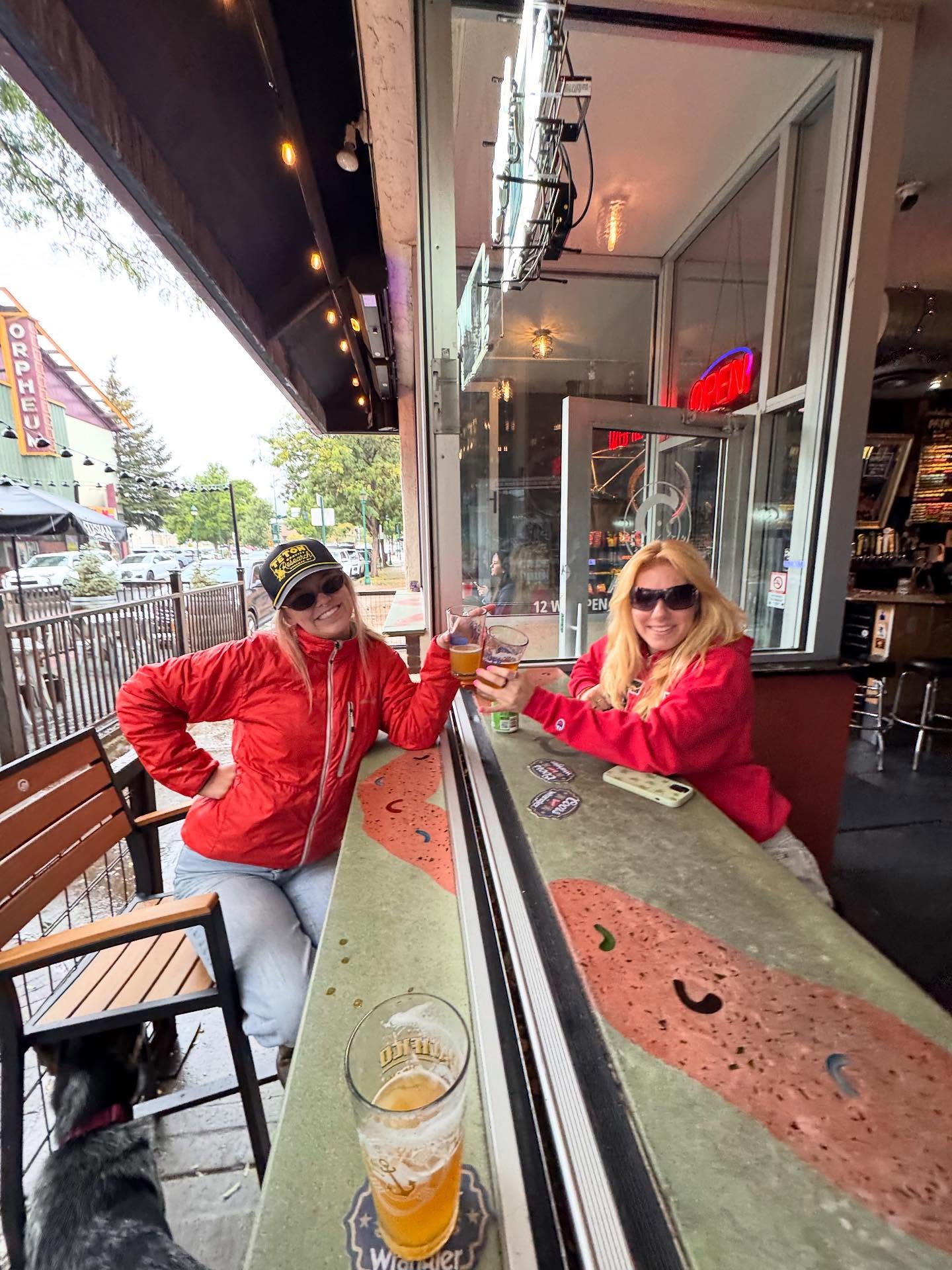 The perfect Friday, rainy vibes! 🍻🥰
#payntake #rainyday #beerandcheers #locallove #yay #downtownflag