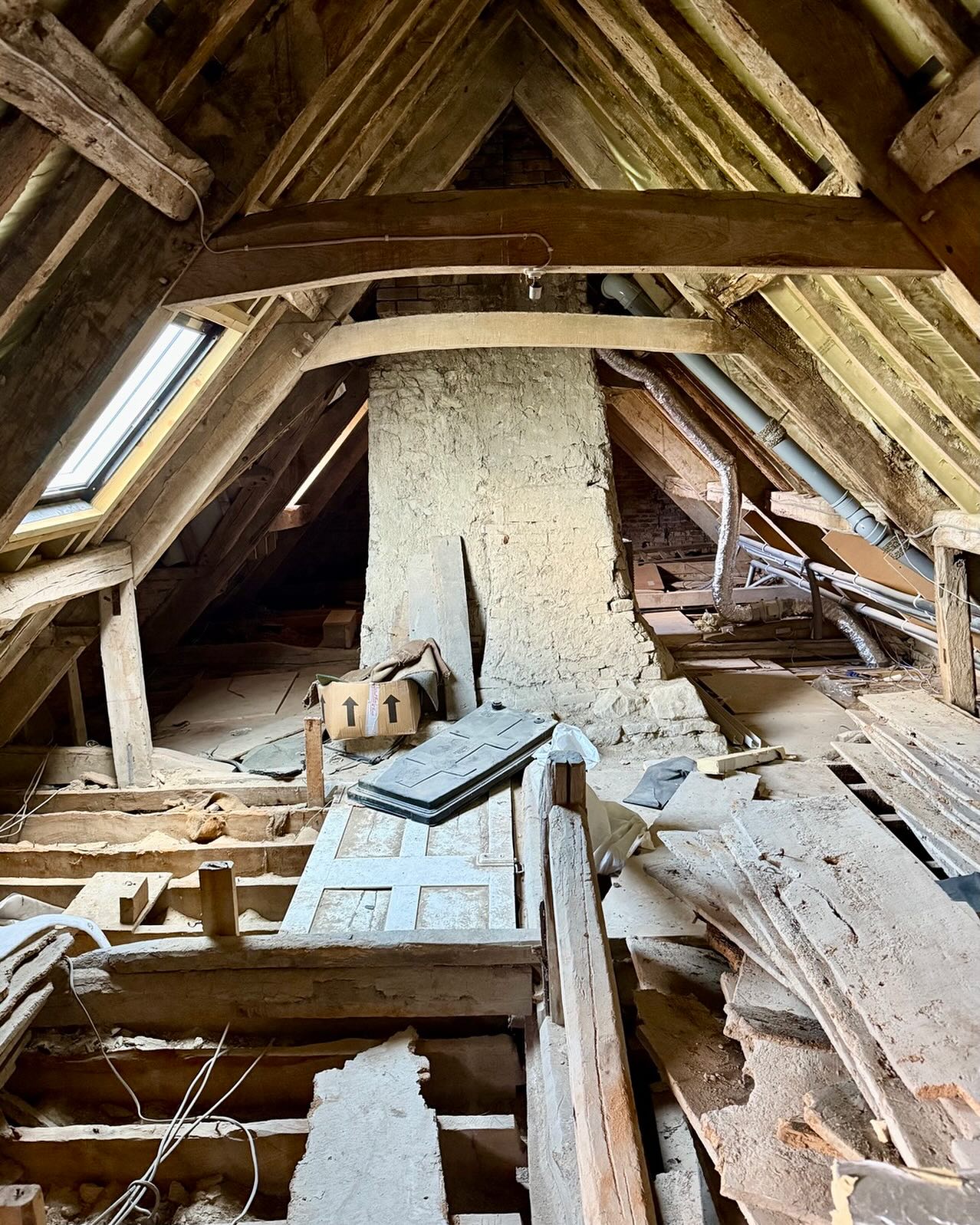 Excited to see this attic transformation taking shape — can’t wait to share the finished result once it all comes together on site!
#AtticRenovation #ListedBuilding #HeritageHomes #ArchitectureWithSoul #CotswoldsArchitecture #HomeTransformation #OnSite #CraftAndCharacter