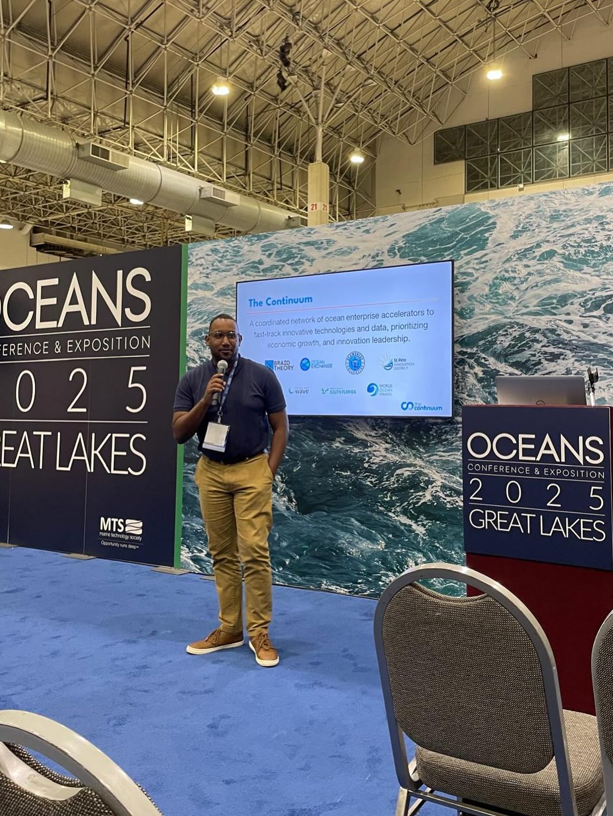 Our Continuum colleague Charlton Cunningham doing an amazing job at OCEANS 2025 here in a Chicago! Read more about the work The Continuum is doing on our website. Link in bio.
#seaworthycollective #thecontinuum #oceans2025 #bluetech #blueeconomy #chicago #windycity