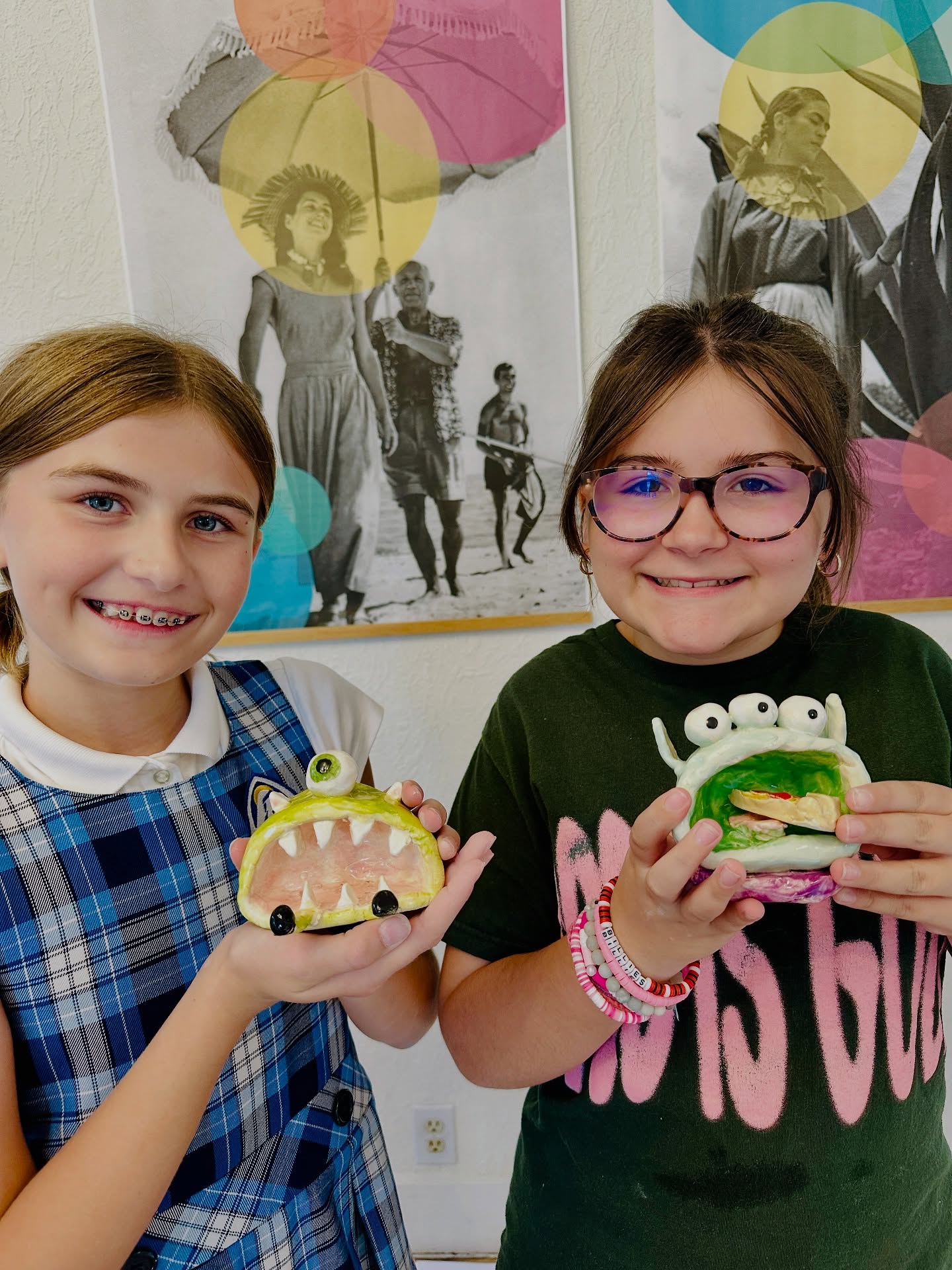 Afterschool Clay Class Check out the kids’ first round projects! They’ve done a great job! 🎨🌞😍