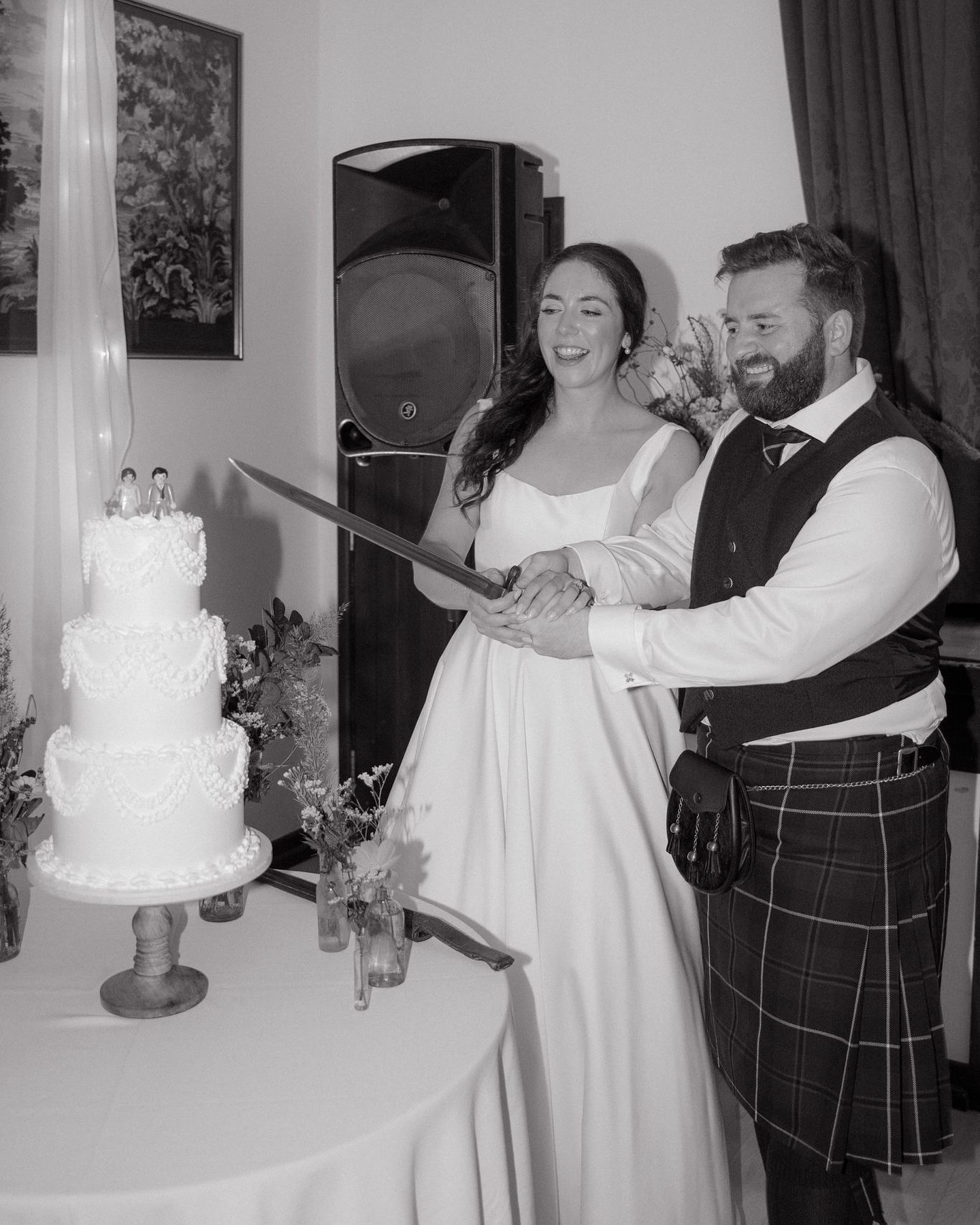 Such a lovely review from Josie & Cameron 🤍
“Nicole could not have been more amazing, the communication in the lead up to the wedding was great and despite lots of last minute changes from me, Nicole was always so kind! The actual cake was incredible, it was absolutely demolished and every guest commented on just how beautiful AND delicious it was. Thank you for making our dream cake Nicole!!!!”
@danieledwards.photography
@hithereimjosie
@cammyblackwood
@grace.brewster.mua
#sweetsatisfactioncakes #weddingcake #weddingcakedesign #weddingsindevon #luxuryweddingcake #review