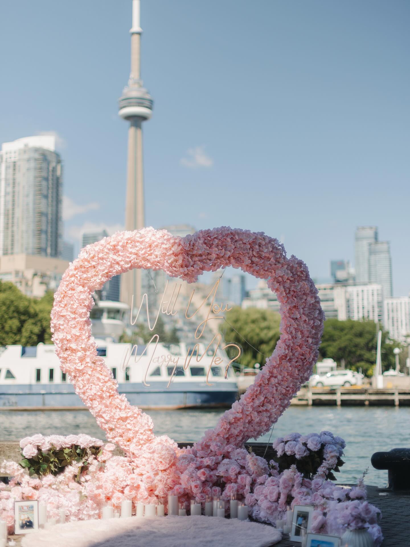 Putting forever at the top of the #wishlist 💍💕
#toronto #proposaldecor #torontoproposal #heartdecor #proposalplanner #taylorswift