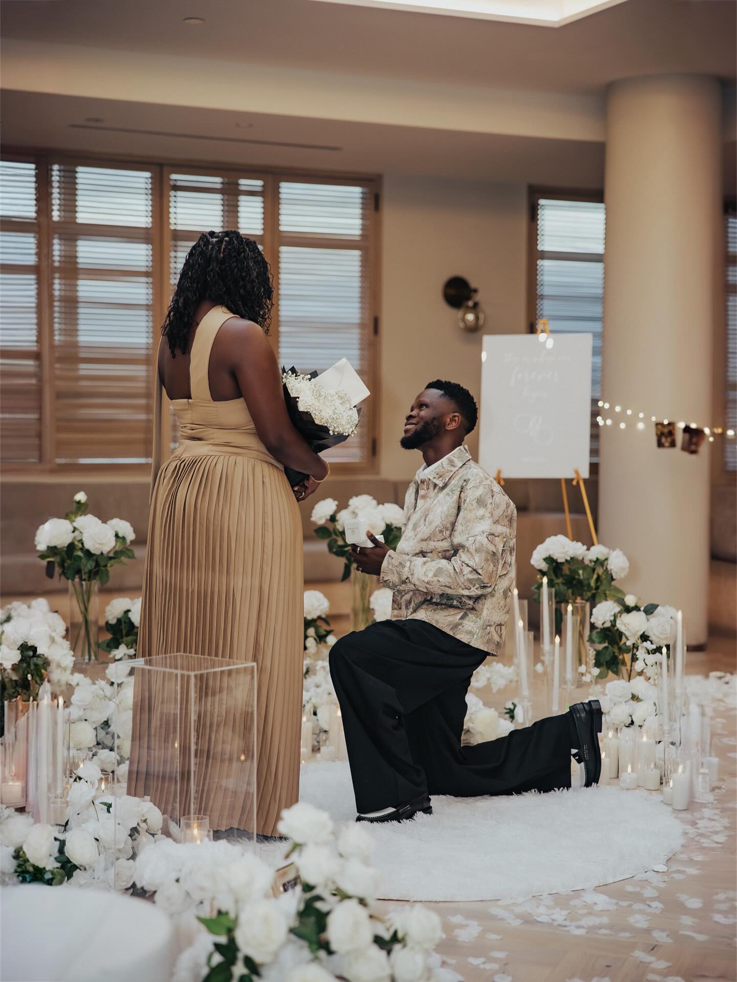 Candles, flowers & forever ✨💍
Decor: @picnicexp
Photographer: @solaofin_p
Drinks: @cocktails_mocktails_toronto
Video: @exxposed_by_anuri
#proposalplanner #torontoproposal #perfectproposal #luxuryproposal