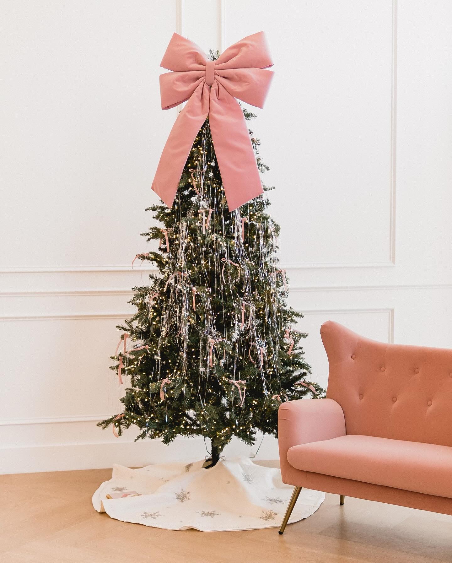 ✨ The holidays will be here before you know it, and our calendar is officially OPEN and filling up for holiday party bookings! ✨
Whether you’re planning an office celebration, a family gathering, or a festive friends’ night out, our modern, flexible space is the perfect backdrop. 🎄 Bring your own catering and decor, and we’ll provide the clean, ready-to-go venue to make it all come together.
📅 Dates fill up fast this time of year, secure yours now and let’s make this holiday season one to remember!
Email | hello@humbolco.com
#holidayparties #nashville #hendersonvilletn #sumnercounty #eventvenue