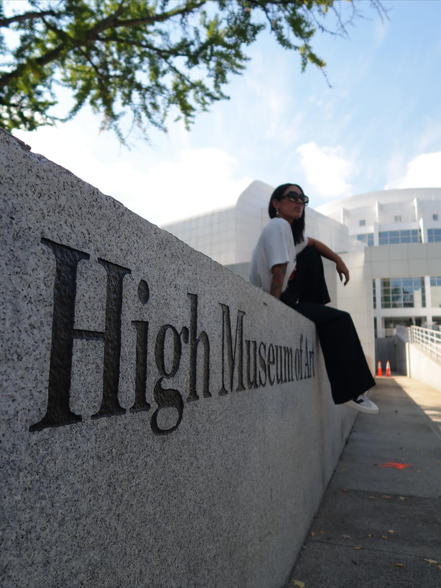I had the greatest time at the @highmuseumofart the Victor & Rolf exhibit is spectacular! If you’re in Atlanta please go see it. The construction on these garments is truly a work of art. I wanted to get under the dresses so I could see more 😂😩