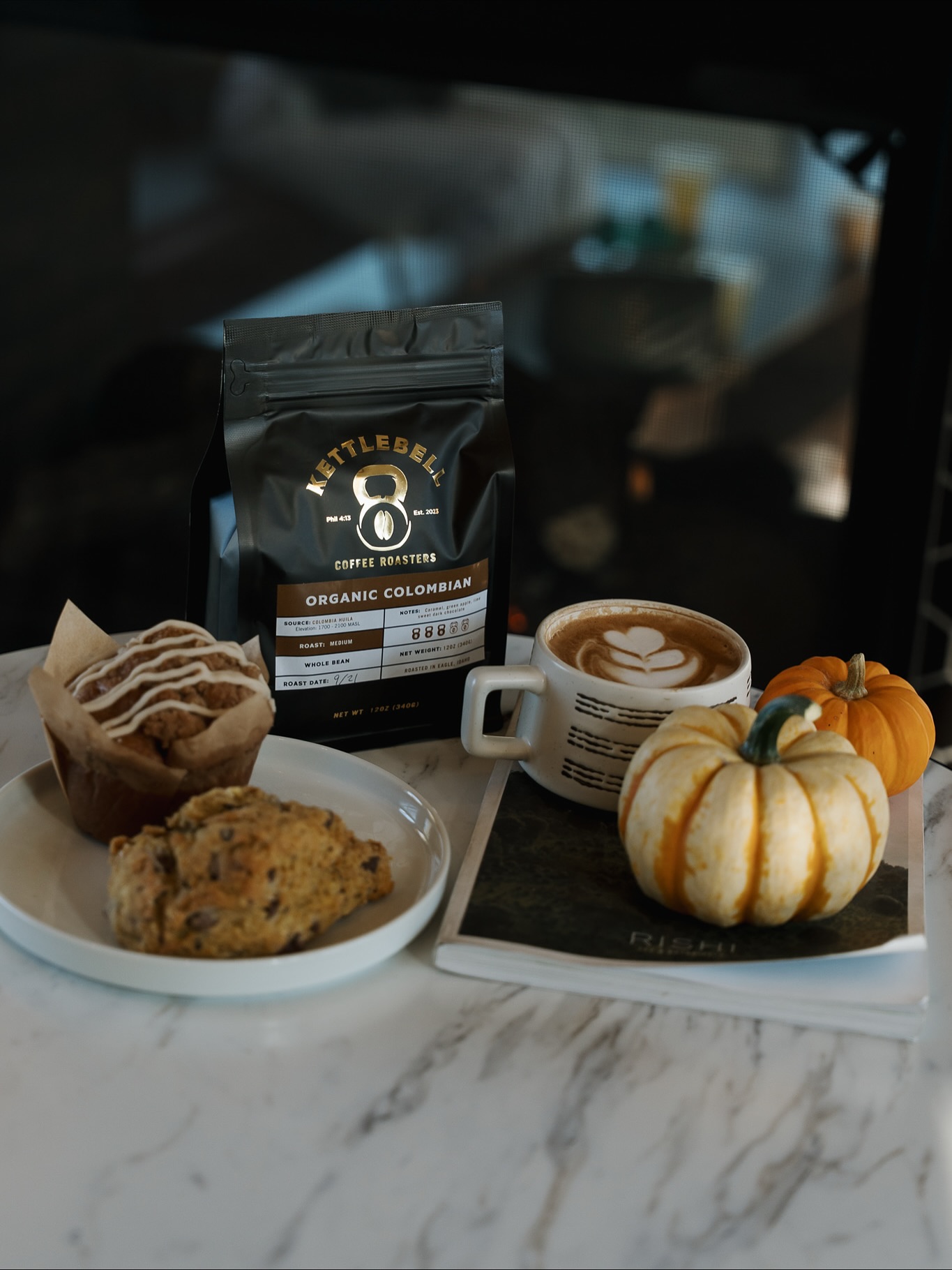PSL, pumpkin chip scone, and a pumpkin muffin anyone?! who’s here for the fall vibes🙋🏼♀️🤎