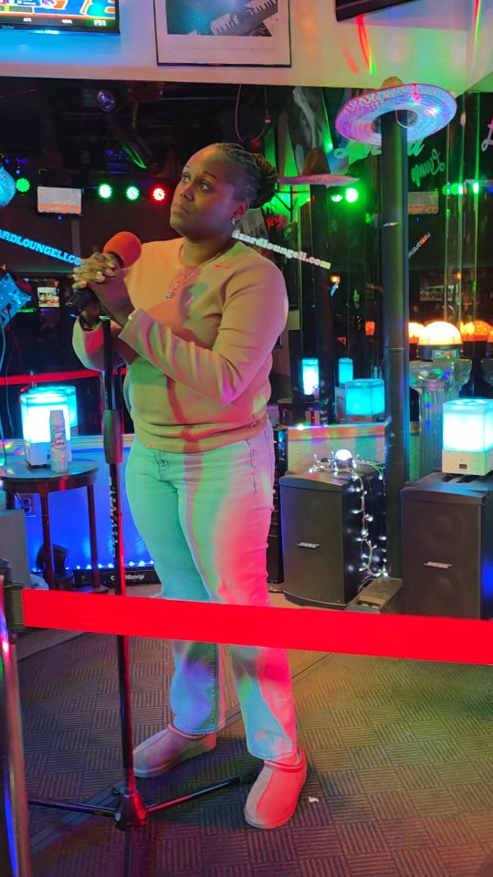 Wow, let's start the weekend right!
@lizardloungeli