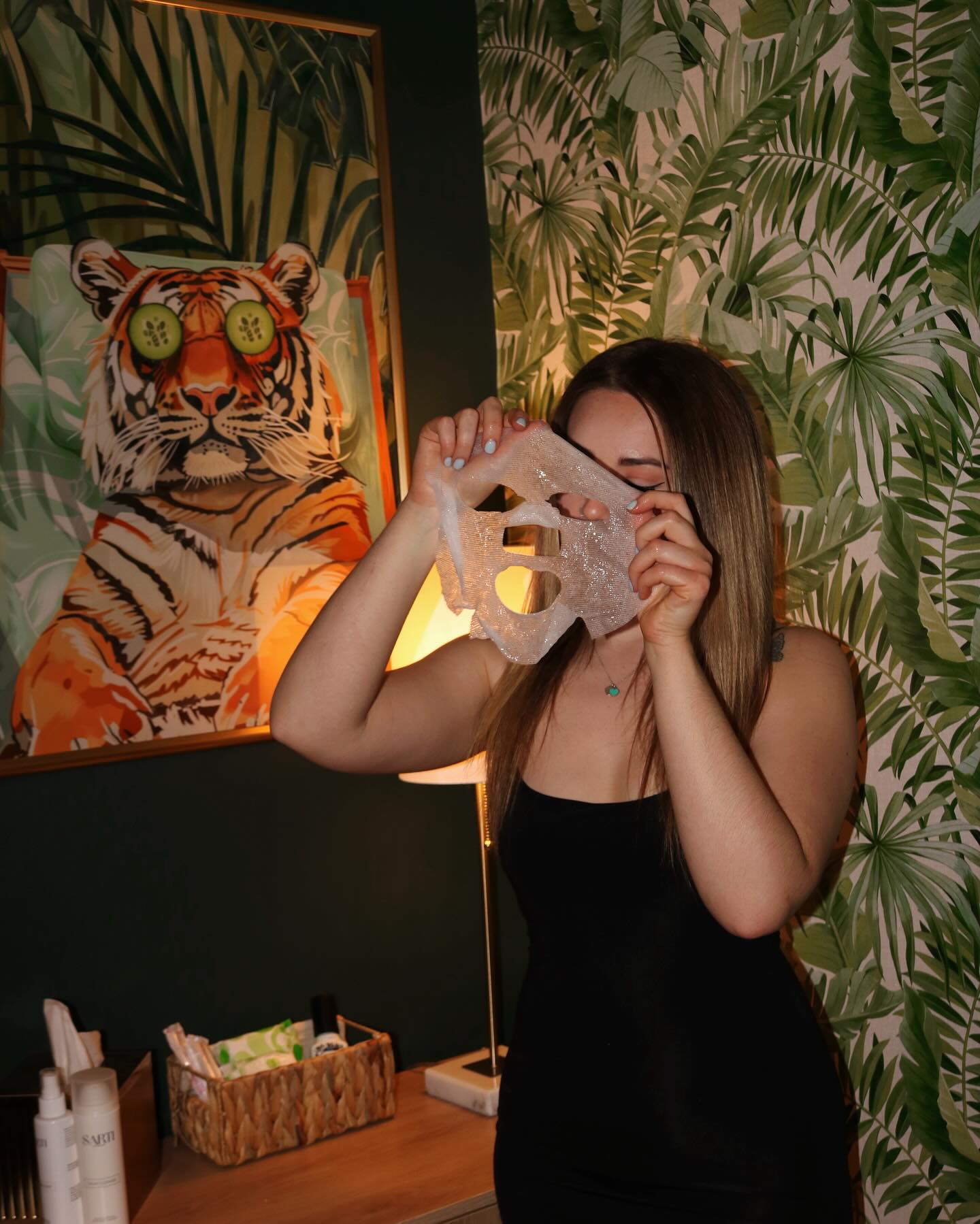 Texas chainsaw massacre but the esthetician version 🔪🌽👹🫣
I loveeee using these mask during the acne facial! They are acne-safe korean hydrating and healing sheet masks😍
🩵You can now take these home with you for $6 a piece. Ask for one at checkout and you can order them off SartiSkincare.com! Give your skin a professional treat at home!