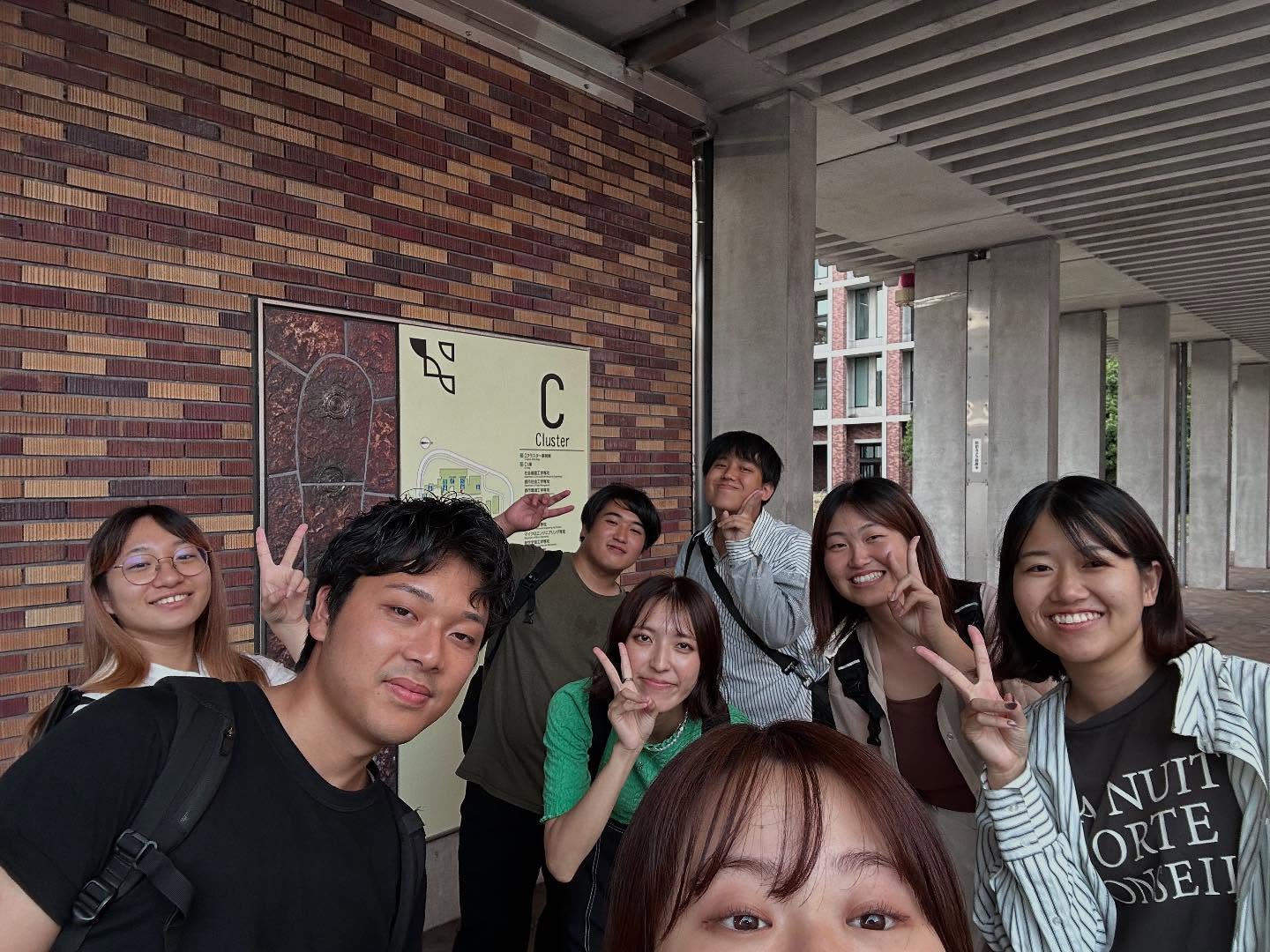 ~ゼミ旅行2025 in京都🍵~
2日間のゼミ旅行で、京都市内や宇治市の建築を見てまわりました👀
1.平等院鳳凰堂
2.中村藤吉平等院店(mtka)
3.京都市立芸術大学
(乾久美子・RING・フジワラボ・o+h・吉村設計共同体)
4.鳩居堂(内藤廣)
5.新風館(隈研吾)
6.京都国立近代美術館(槇文彦)
7.京都市京セラ美術館(青木淳・西澤徹夫)