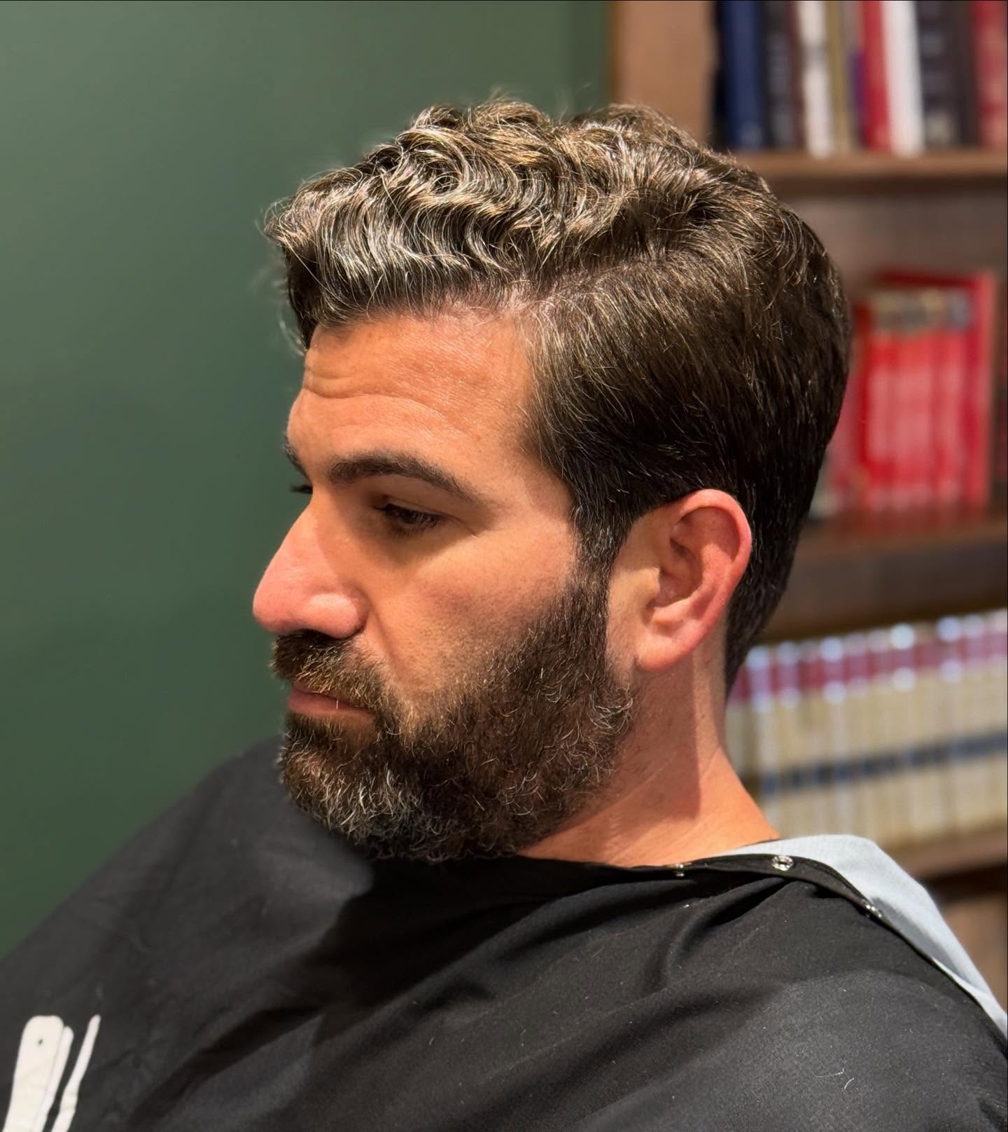 Getting your haircut at Barber Walter’s >>>
💈Haircut by Chloe @chloe_crystal_taylor
Book with us using the link in our bio!