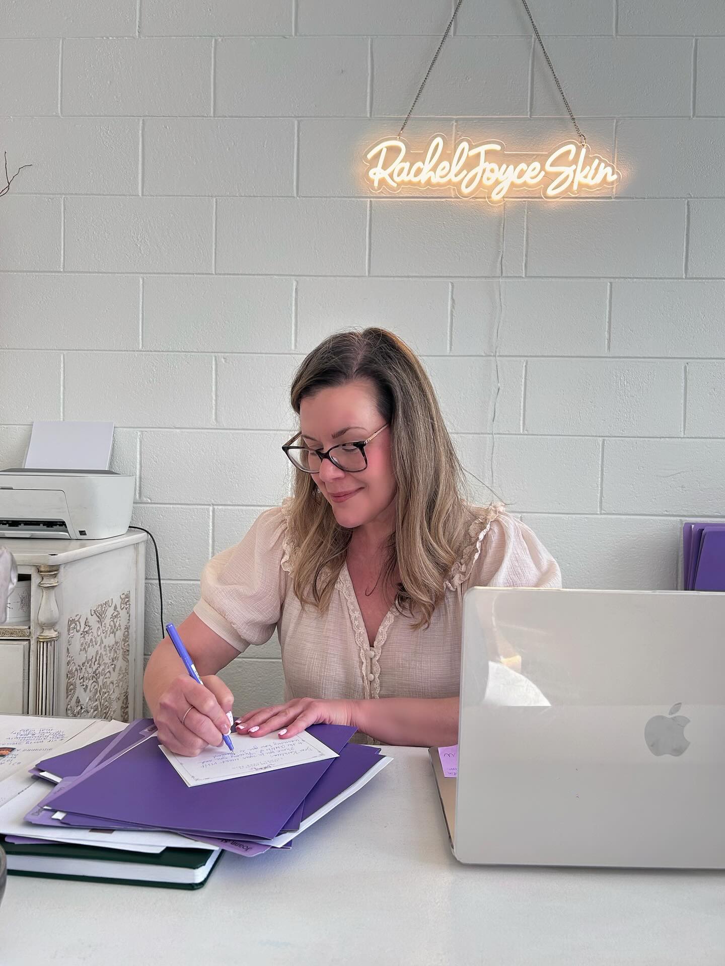 Welcome home!
Handwritten letters is one of our favorite ways to thank you for being a new client ?
#clientlove #selflovejourney #supportingeachother