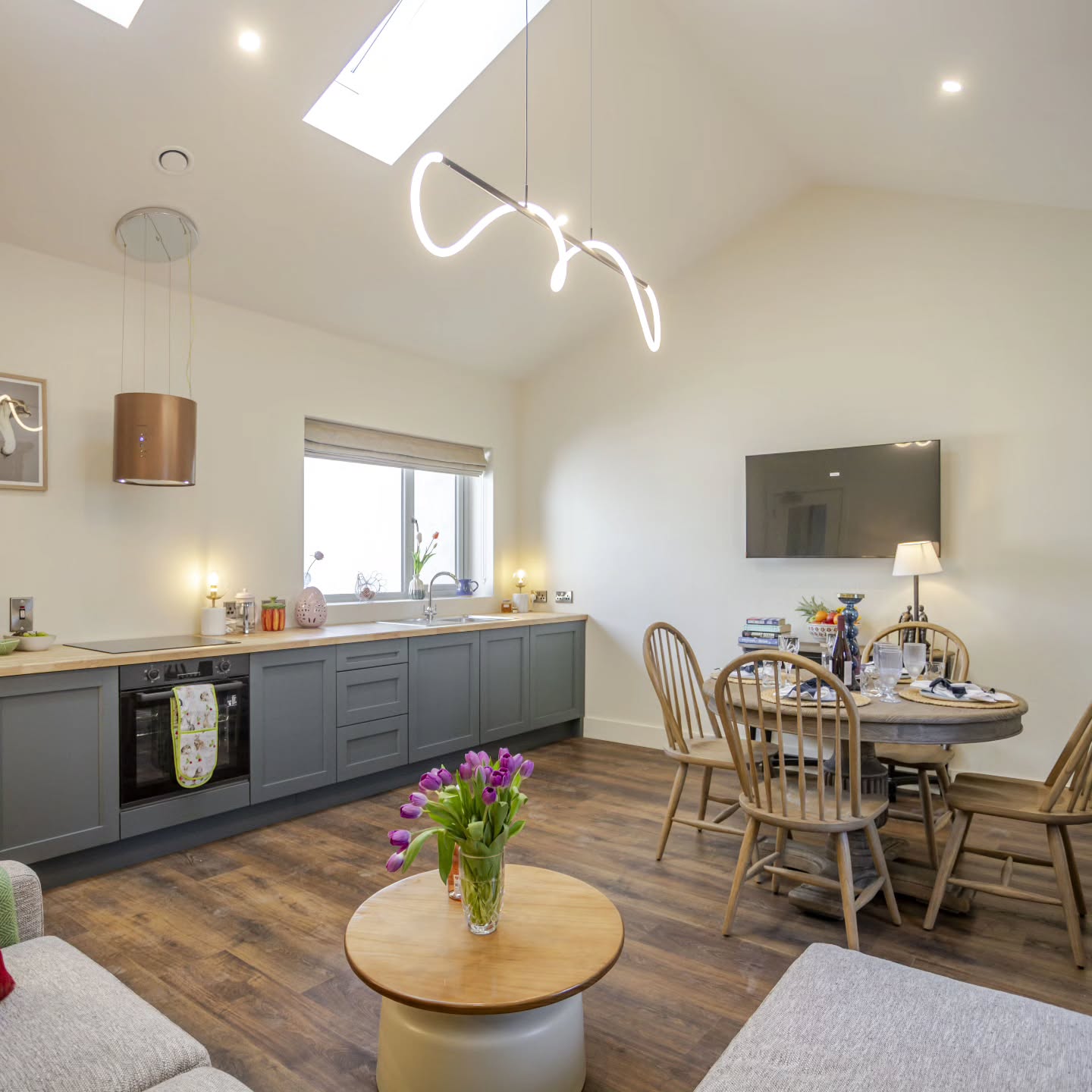 ?At Castlestone we have thoughtfully designed our interiors with soothing, calm colors, ultra-comfortable furnishings, and all the modern conveniences you could need for a relaxing stay.
We offer cottages and houses from one night onwards, with a private, gated carpark, super kingsize King Koil beds, fully fitted kitchens and more!
Check availability on our website or Booking now!
#castlestone #Ireland
#kildaretourism #intokildare ##holiday #familyholiday #failteireland #tourismireland