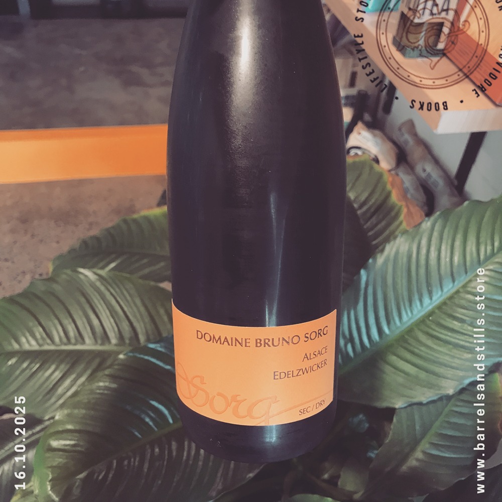 Domaine Bruno Sorg Edelzwicker
This wine is pure texture heaven. Think super soft and rich with a nose that's all about lemon pith, pear, and delicate linden flowers. It's packed with white peach nectar, nashi pear, and a hint of spice, all held together by a perfectly dry finish. 🥂
Seriously great value for a wine this good! Tap the link in bio to snag a bottle.
#barrelsandstillshawthorne #frenchwine #domainebrunosorg #winelovers🍷❤️ #localwinestore #hawthornewinestore #4171