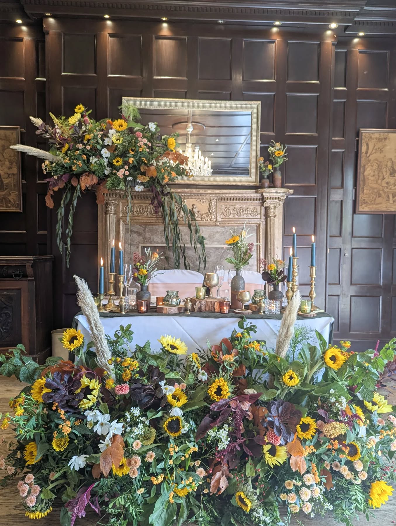 Wow, Jade @ivy__and__wild went all out at the last showcase at Bartley Lodge @new_forest_hotels_weddings
I love a sweetheart table, more and more of my couples are having them, an important slice of the day where you can spend it together and take it all in. ❤️🩷
#newforestweddingvenue #sweethearttable #brassstyling #tablescapes #sunflowerseason