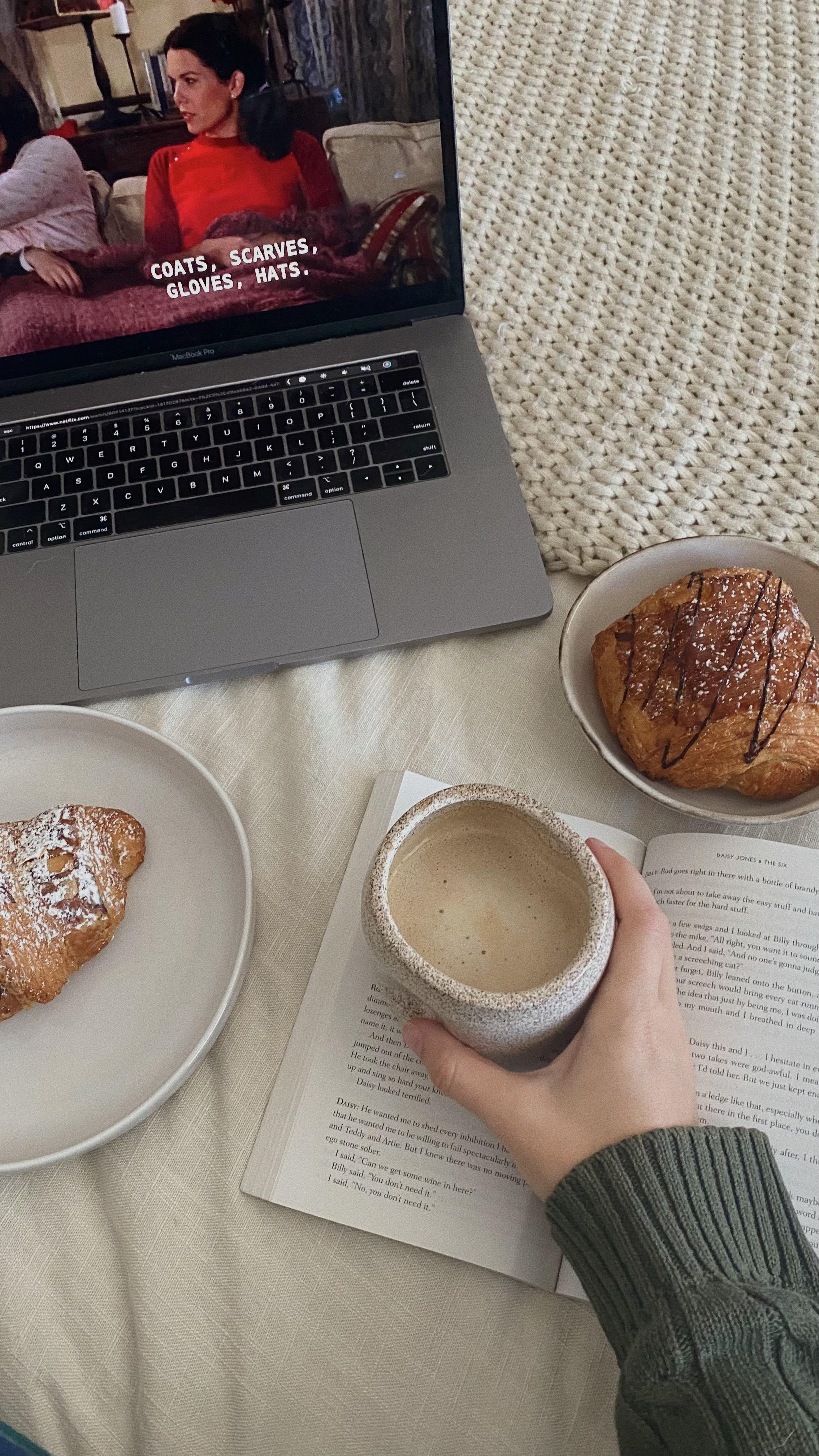 Baking, diffusing, and letting the rain do its thing. The perfect rainy day. 🌧️✨
