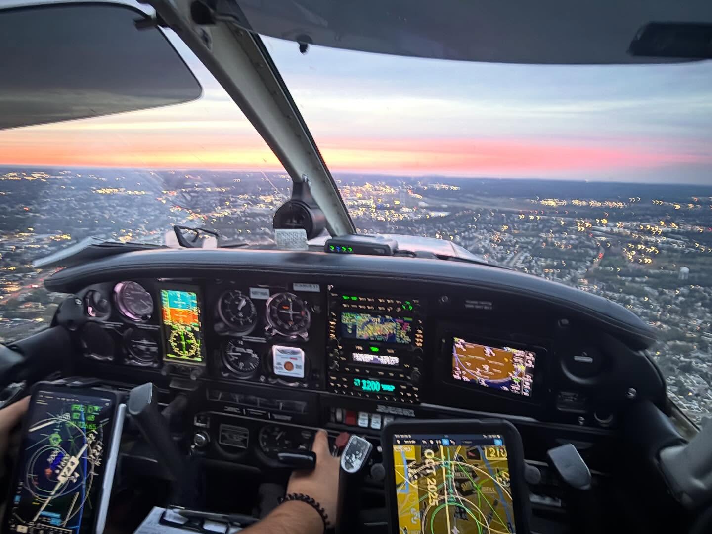 Highlight of the day: Taking Flight
#Aviation #FlyIcarus #FlightSchool #StudentPilot #AvGeeks #Student #Pilot #PPL #CPL #CFI #NewYork #LongIsland #Planes #Soar #Flight #Airspace #ATC #Piper