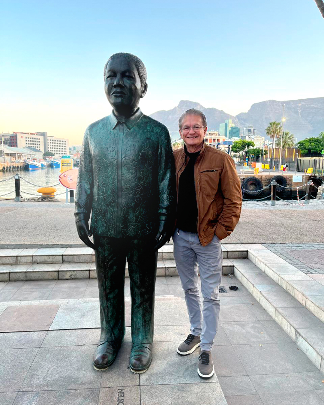 🌍 Meu primeiro dia em Cape Town! Cheguei ontem à cidade para conhecer as belezas locais.
Afinal, hoje inicio uma jornada incrível no 13º Congresso Mundial da DASIL (Dermatology, Aesthetics, and Surgery International League). 🩺✨
Vim para conhecer o que há de mais inovador nas áreas de dermatologia, estética e cirurgia, além de compartilhar conhecimento e experiências com os maiores especialistas do mundo.
Vou compartilhar tudo com você! Fique ligado!
Dr. Emmanuel França
Dermatologista
CRM 5999 | RQE 636
#DASIL2025 #DermatologiaDePonta #DrEmmanuelFrança #InovaçãoEmEstética #CapeTown
