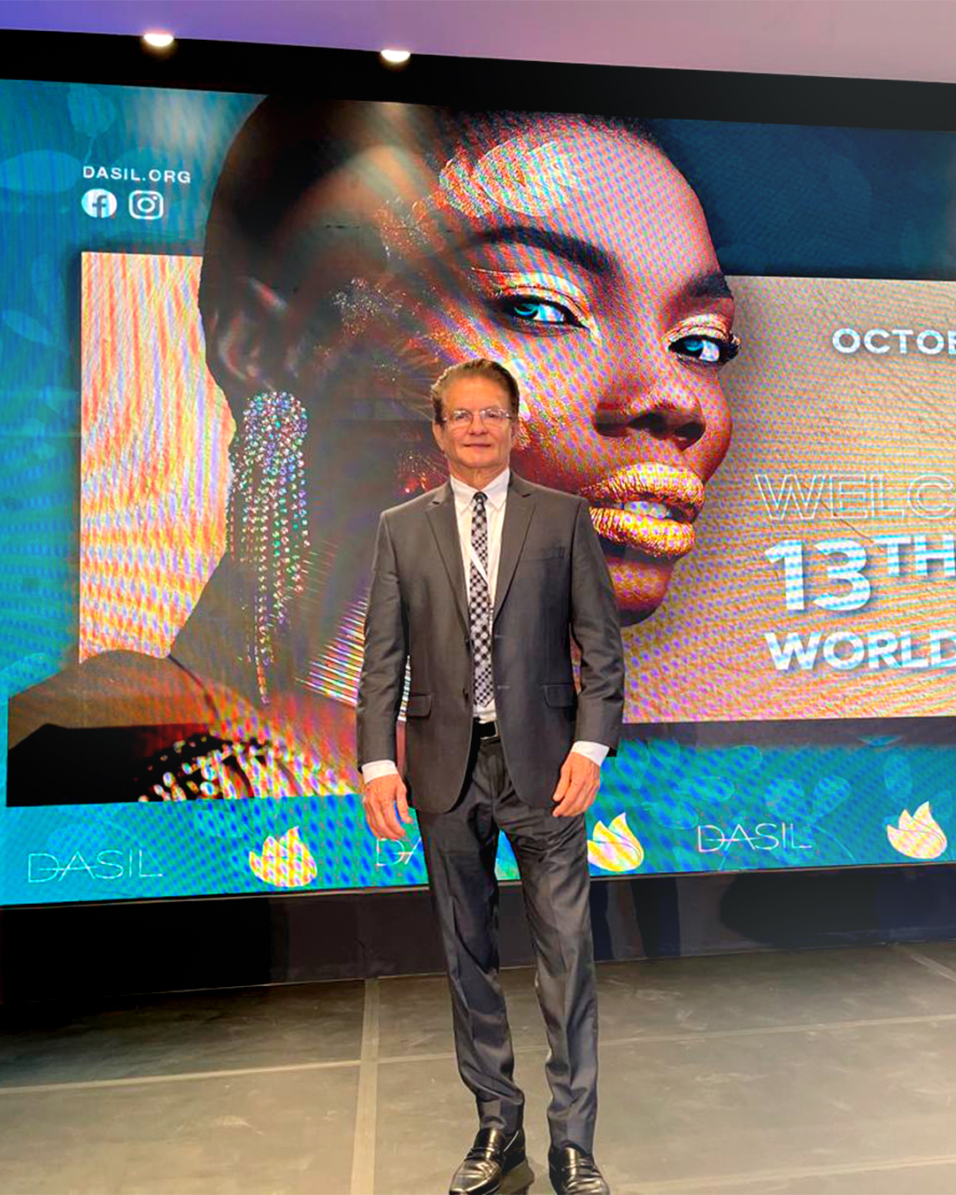 Hoje é o segundo dia do 13º Congresso Mundial da DASIL, aqui em Cape Town, na África do Sul! 🌍✨
É uma honra poder palestrar nesse evento e dividir os meus conhecimentos. Como profissional, participar de cada conversa é uma oportunidade única de me conectar com os maiores nomes da dermatologia, estética e cirurgia, e de trazer ainda mais inovação para o meu trabalho.
Que privilégio poder absorver tanto aprendizado e continuar evoluindo para oferecer o melhor aos meus pacientes! Vamos juntos, em busca de mais conhecimento e resultados incríveis! 💡🙌
#DASIL2025 #dermatologia #estetica #congressoderma #inovação #DrEmmanuelFranca #saúdeeestetica #capetown #africadosul