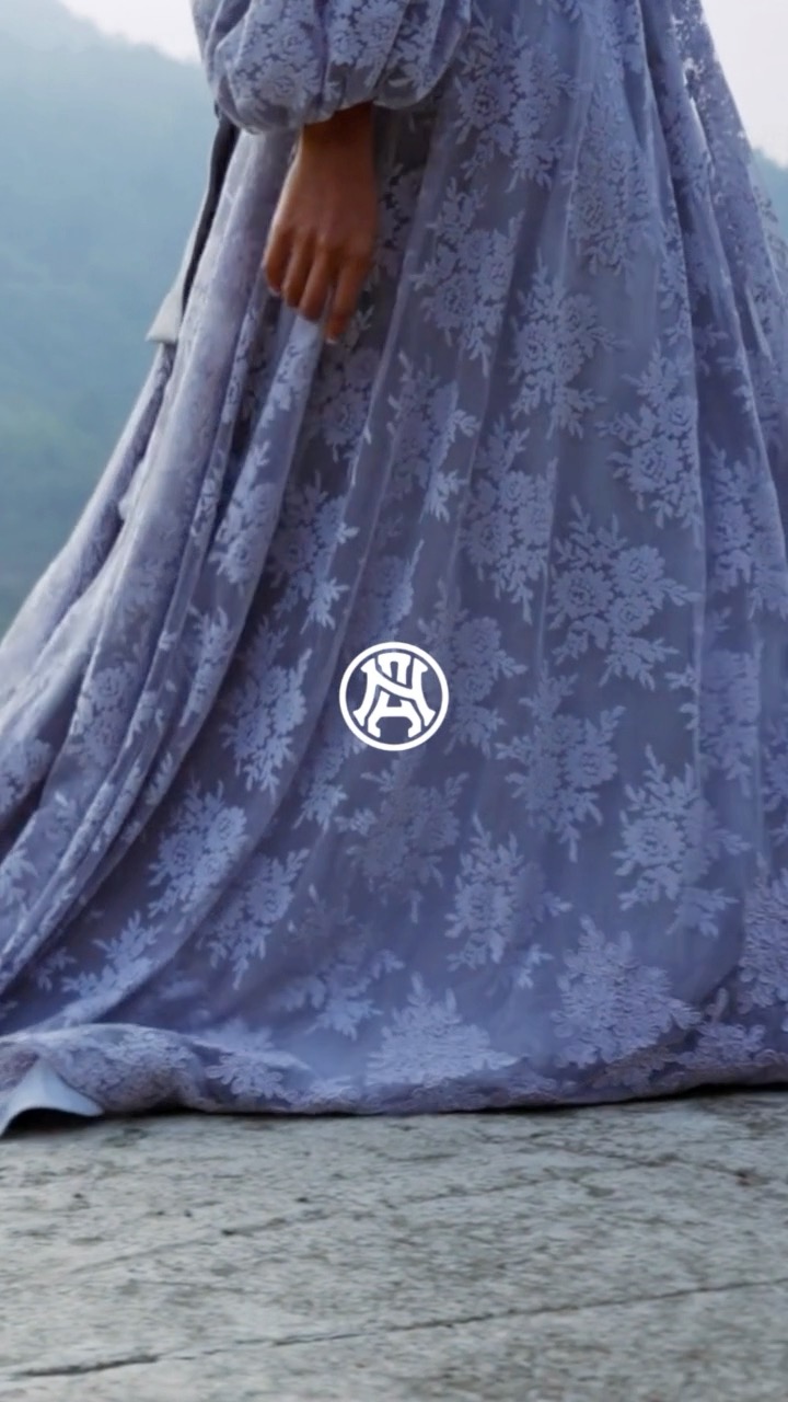 Stop wearing accessories: the M03 is a watch that shines. Its volcanic sand effect dial captures the light like a star, while the various colours complement your most exclusive style. Falling in love with it is easy.
.
.
#armandnicolet #armandnicoletwatches #watchcollector #watchlover #switzerland #luxurywatch #watches #savoirfaire #timepiece #luxury #madeinswitzerland #stylewatch #swissmade #cratfmanship #atelier #AtelierdHorlogerie #Horlogerie #moonphase #woman #BlackFriday