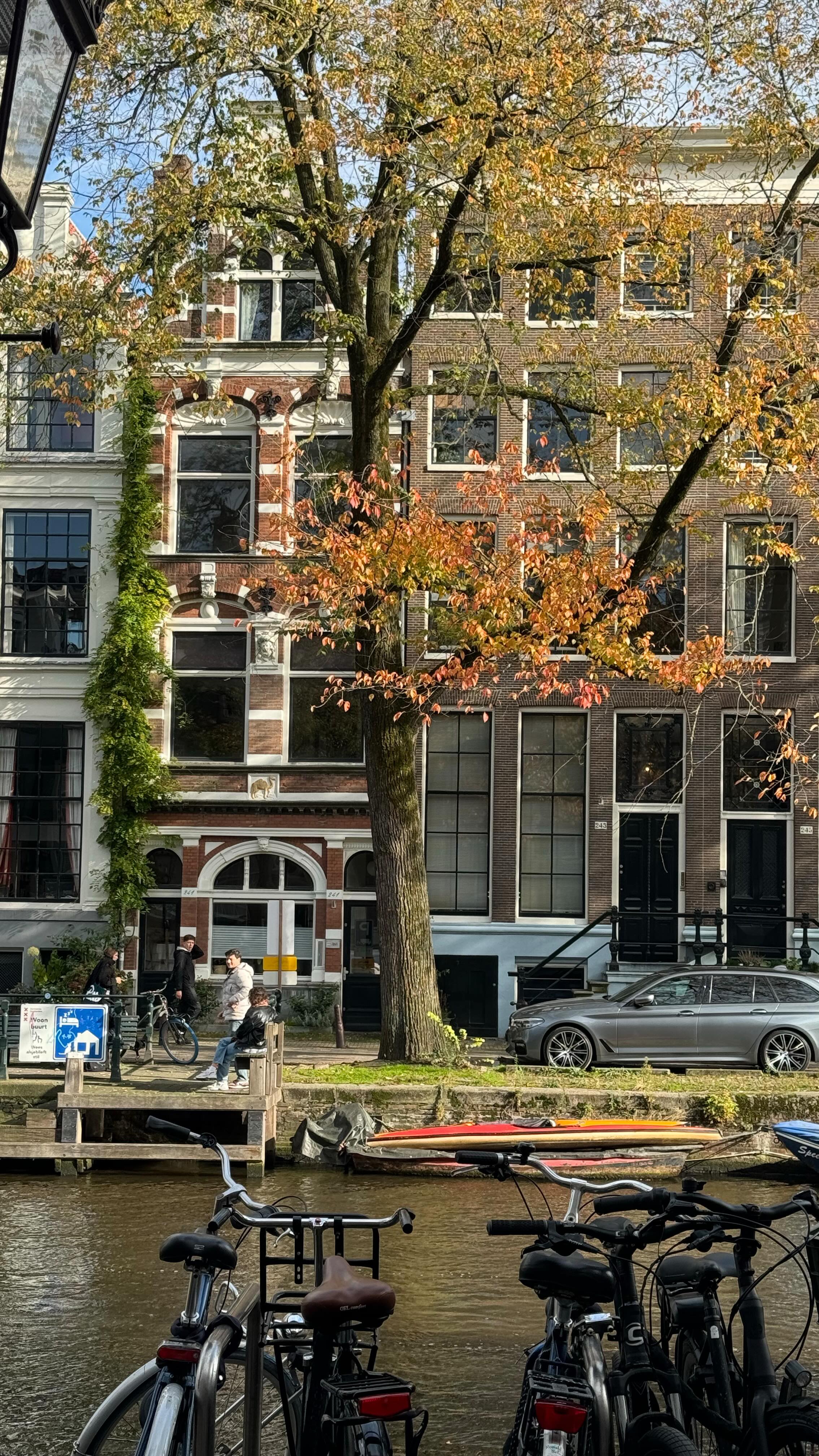 Wrap your space in the scents of fall 🍁✨
Diffuse the Autumn oil in your favourite spots, spritz the room spray for an instant refresh, and toss a few drops on dryer balls to carry that cozy scent through your laundry. From the front door to the couch, your home will smell like Autumn all season long. 🏡🍂
.
.
.
.
.