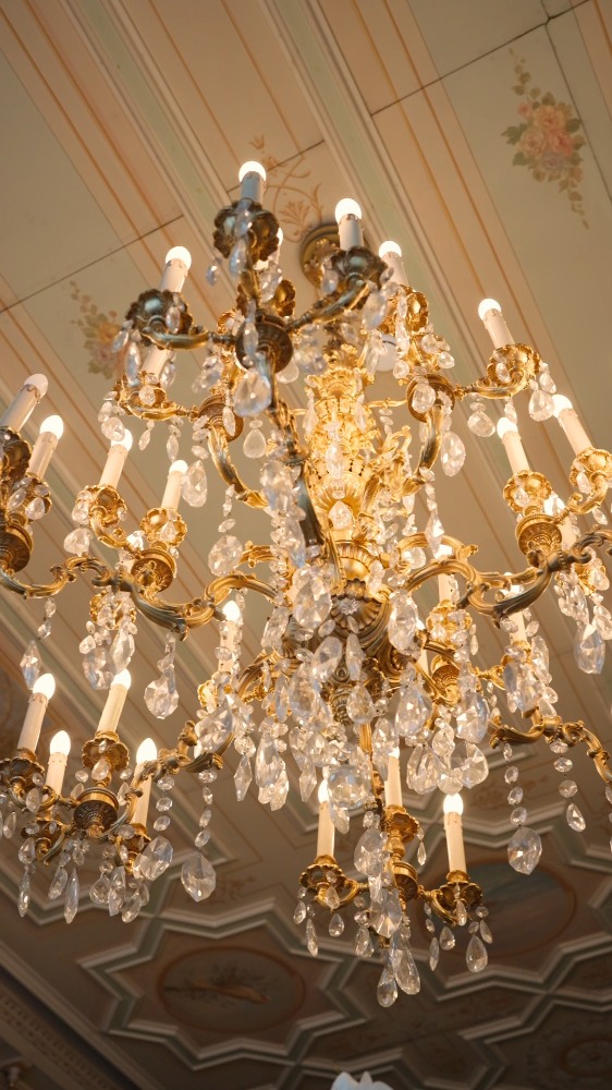 Lounge alanımız, misafirlerimizi sıcak atmosferi ve estetik detaylarıyla karşılıyor. ✨
Our lounge welcomes guests with its warm ambiance and refined design touches. ✨
#BosphorusPalaceHotel #boutiquehotel #loungearea #interiorspace #bosphorusview #istanbulhotels #timelessdesign #hospitality