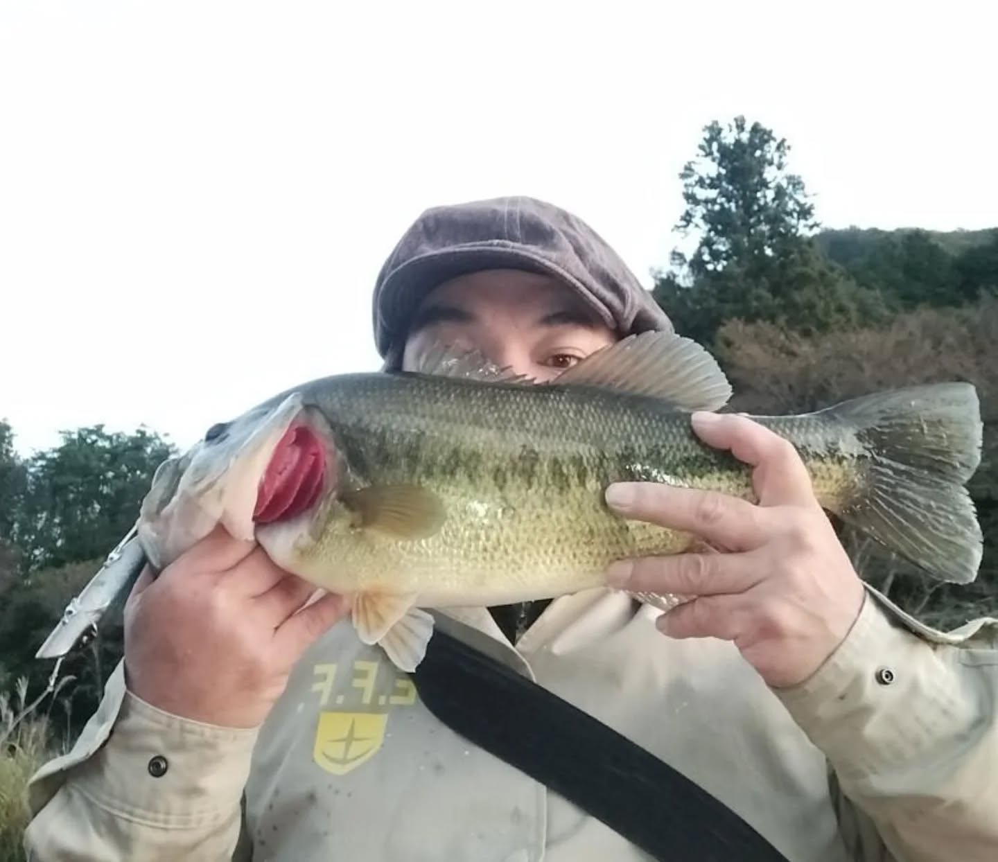 ・
またまた山口県の河崎さん
河崎さんも入手したての
デルピネ100BRで早速のバスを♬
まして立派な50upで通算81匹目!!
いつもホントに有り難い限りです
年内諦めてた中の
見事