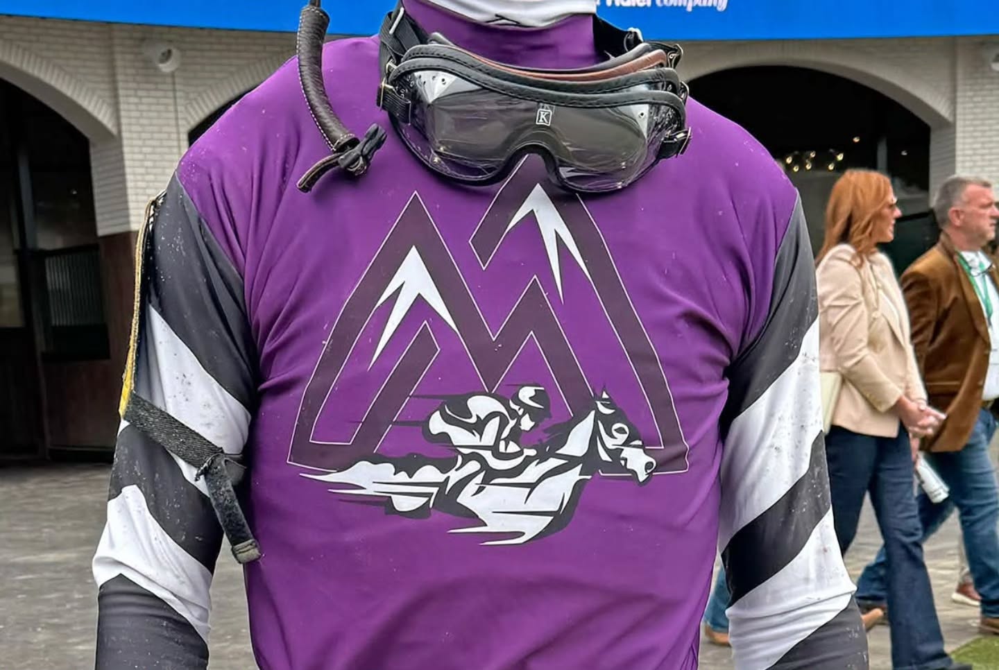 Further reinforcing the growing trend of the connection between professional (human) sports figures and horse racing, we are happy to have ⚾️ @rockies founder/owner/general partner Charles Monfort along with America's Pastime Stables, @jrbloom01 Bloom Racing Stable LLC and Edwin Barker as part of Team Romans with 2yo Girvin colt Rockies Balboa (get it?) 😉 Last outing wasn't ideal, but he ran 2nd in the race previous at Keeneland. We'll regroup and find a good next spot.
📸 @madisonmae_photography