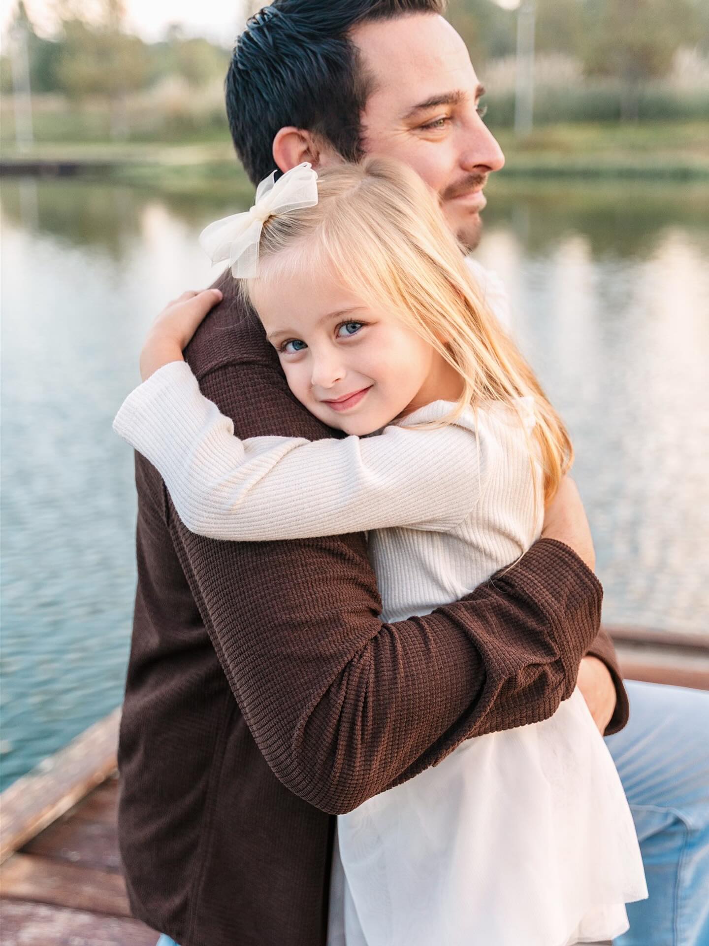 She’s got him wrapped around her finger, and she knows it 🥰
#houstonphotographer #cypresstx #candidchildhood #htx #tomballtx #thewoodlands #clickinmoms #fatherhood #familyphotography