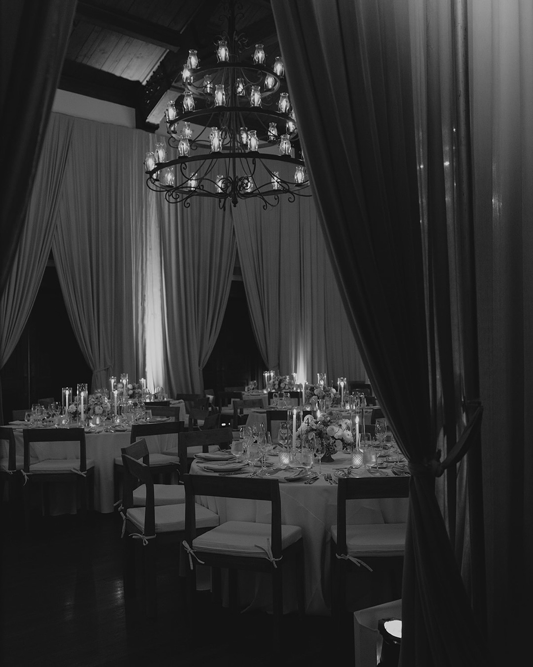 When the laughter is so palpable, you can’t help but smile when you look back at these 🥹
I & A wedding day in Santa Barbara.
Planner: @weddingswithangie @ohheyitschelsea
Venue: @montecitoclub
Photo: @foolishlyrushingin
MUA: @marla_hairandmakeup
Florals: @thetwistedtwig @chynnapope_atelier
Rentals: @amigo.event.rentals @elaneventrentals @bellavistadesign @americaneventsnetwork
Cake: @roomforcakesb
Photo Booth: @smilebox.photobooth
Bus rental: @strolleyevents
content creator & video: @aspiringsomethingweddings
#socalweddingphotographer #sanysidroranch #sonomaweddingphotographer #santabarbaraweddingphotographer #carmelweddingphotographer #newportbeachweddingphotographer #losolivosweddingphotographer