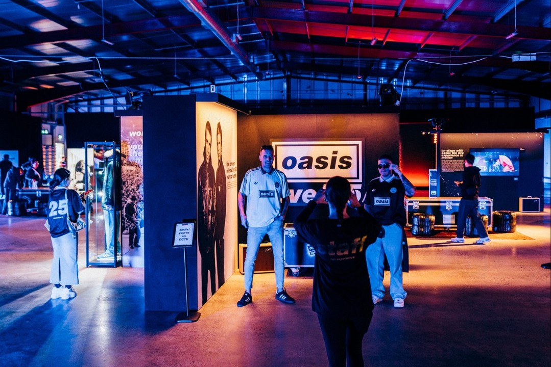 OASIS LIVE '25 FAN EXPERIENCE
We built the Oasis VIP Experience, a bespoke touring set celebrating one of Britain’s most iconic bands. Featuring original equipment and rare memorabilia, this immersive exhibition was enjoyed by over 33,000 superfans.
Client: @thedepartmentuk in partnership with Warner Music
Photos: @rbuchananphoto