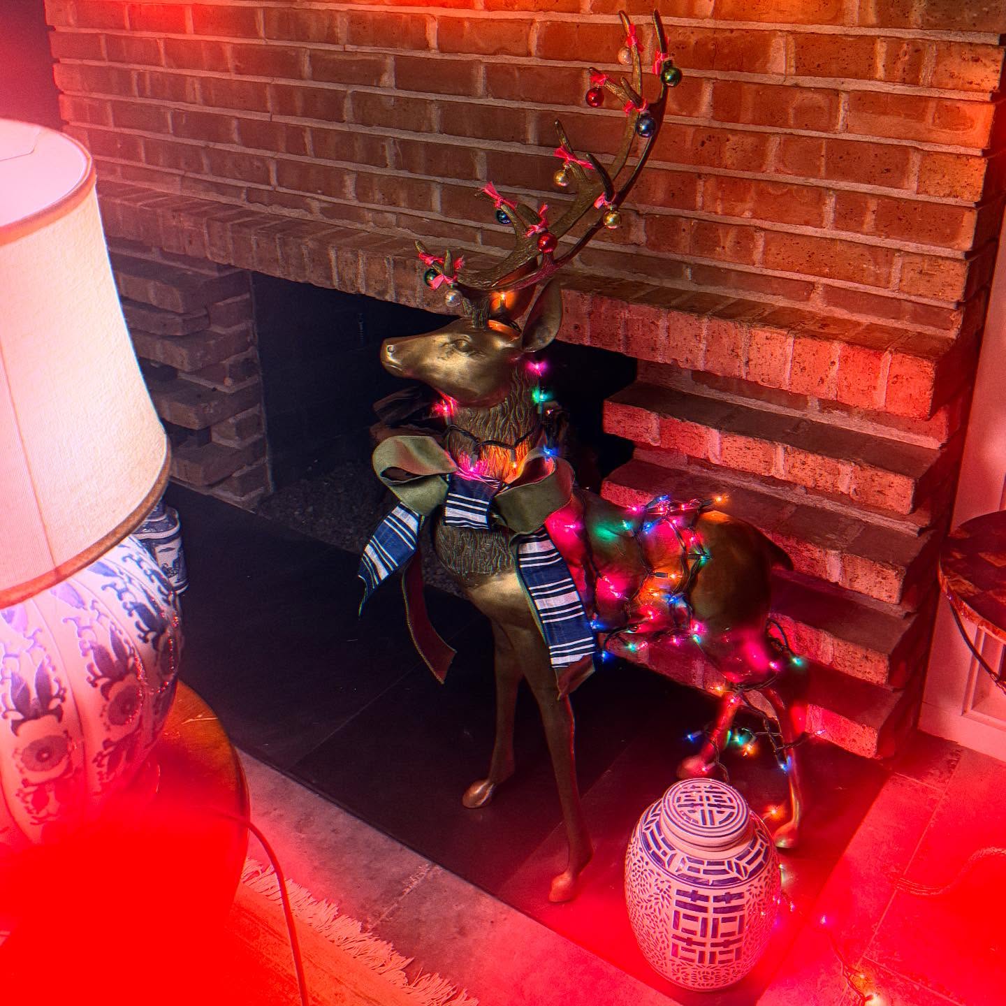 ?????? AVAILABLE NOW ‼️
DM TO INQUIRE & PURCHASE ✨
SOLID BRASS 49” H ✨