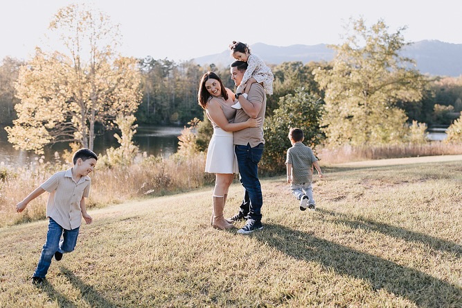 A little Mountain View sunshine on this rainy day for you! @kassanlr I am all cozied up working on editing lots of beautiful galleries. It has been a fun season of sessions and I am so thankful for each family I have captured this season.