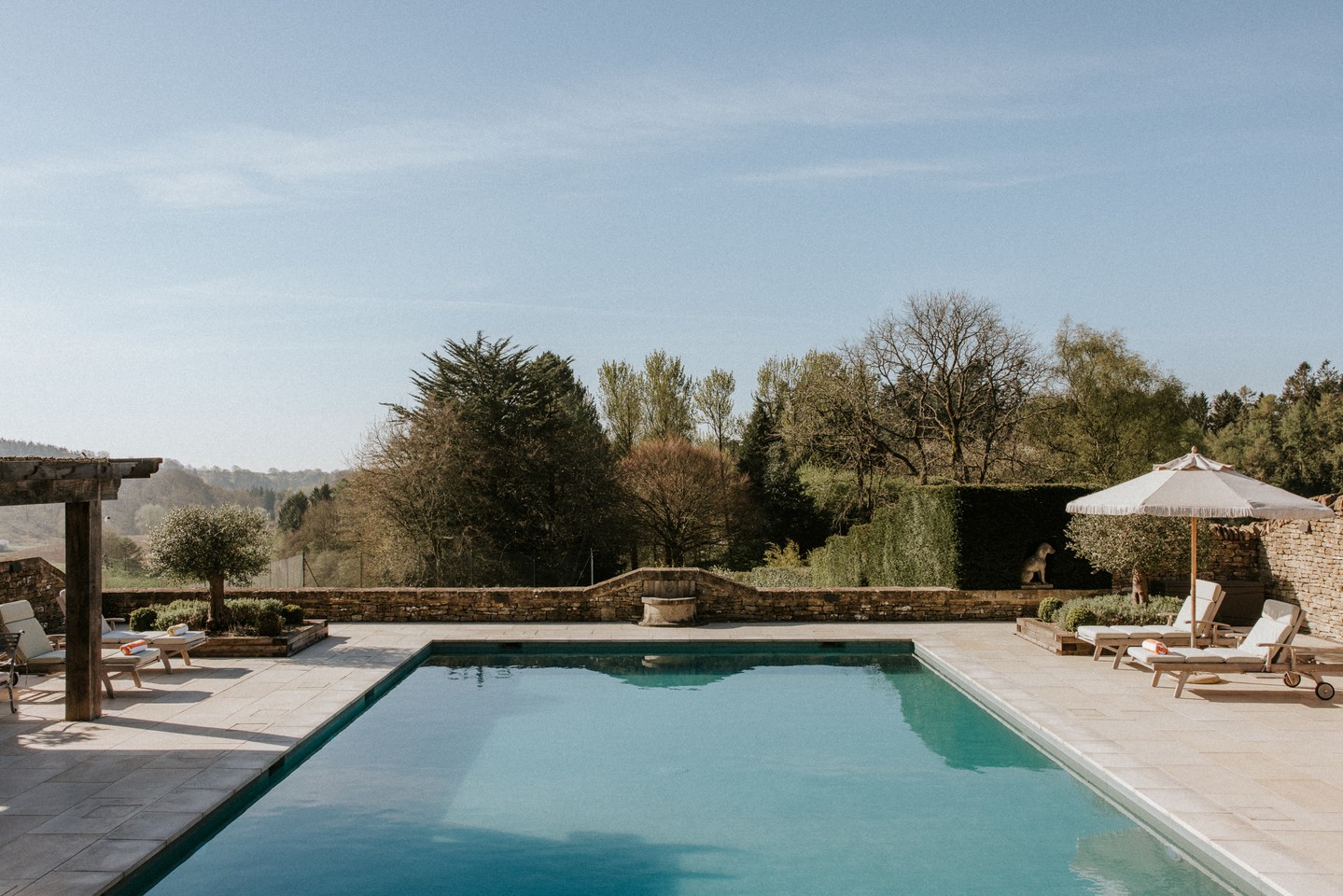 The only five steps we need for total relaxation:
1/ Heated Outdoor Swim 🏊
2/ Sauna, Cold Plunge & Hot Tub Detox 😌
3/ The Essential Massage 👋
4/ Roaring Fireside Chill 🔥
Repeat.