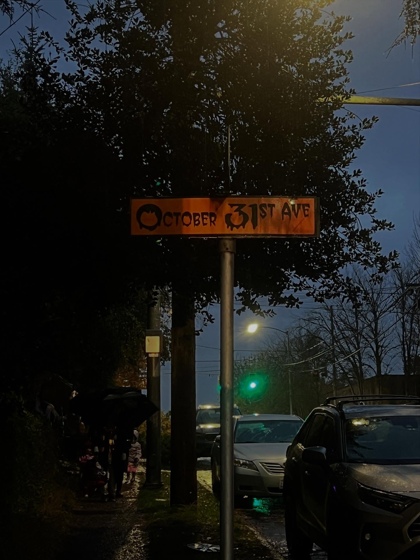 Rain or shine Candy Corn Lane is looking veryyyy spooky this year 👻🎃 Happy Halloween!