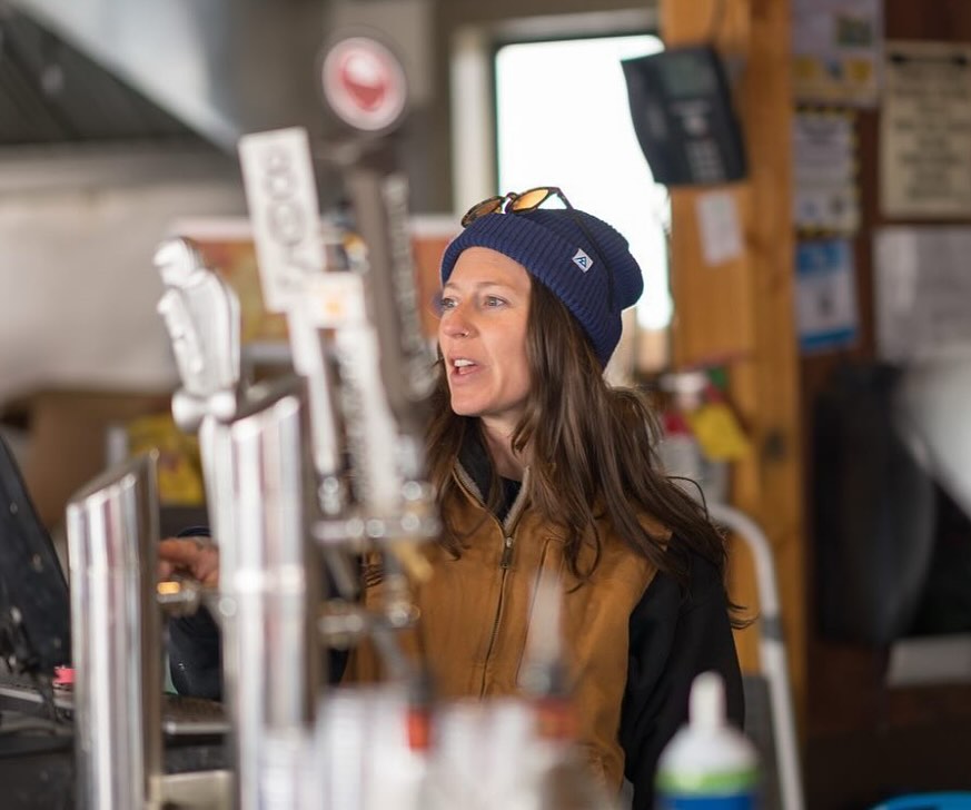 We have to give a special shout out to the baddest boss out there @ashleymatelskiart Last nights fundraiser for Josh could not have happened without all her efforts. From activating the community, getting raffle prizes, collecting donations and keeping Dan and Ed on track, Ashley stepped up and MADE IT HAPPEN. We love you Ash, and we appreciate you! #cancerskisinjeans #boss #youreawesome