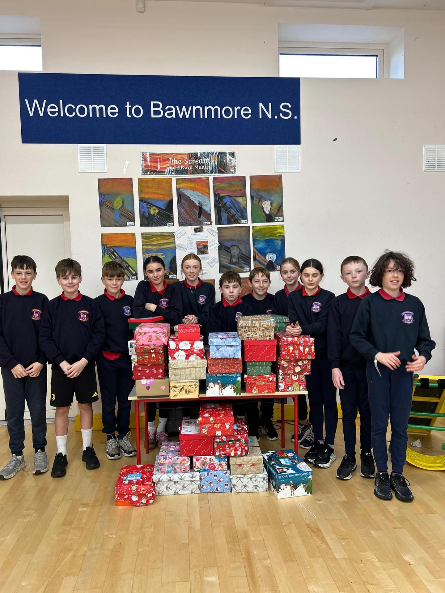 Students at Bawnmore N.S. proudly taking part in Team Hope’s Christmas Shoebox Appeal! 🎁✨ This annual campaign delivers gifts directly to children affected by poverty around the world. For many, these shoeboxes are the only presents they receive at Christmas — bringing smiles, hope, and joy that truly make a difference. ❤️