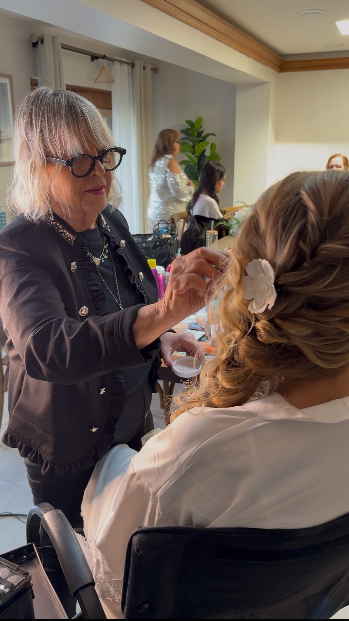 Soft boho braid, glowing skin and the sweet bride to match! 💕
#floridakeysbridalteam #floridakeysweddings #weddinghairstyle #weddingmakeup #weddingmakeupartist #weddinghairstylist #keylargoweddings #Dreambayresort