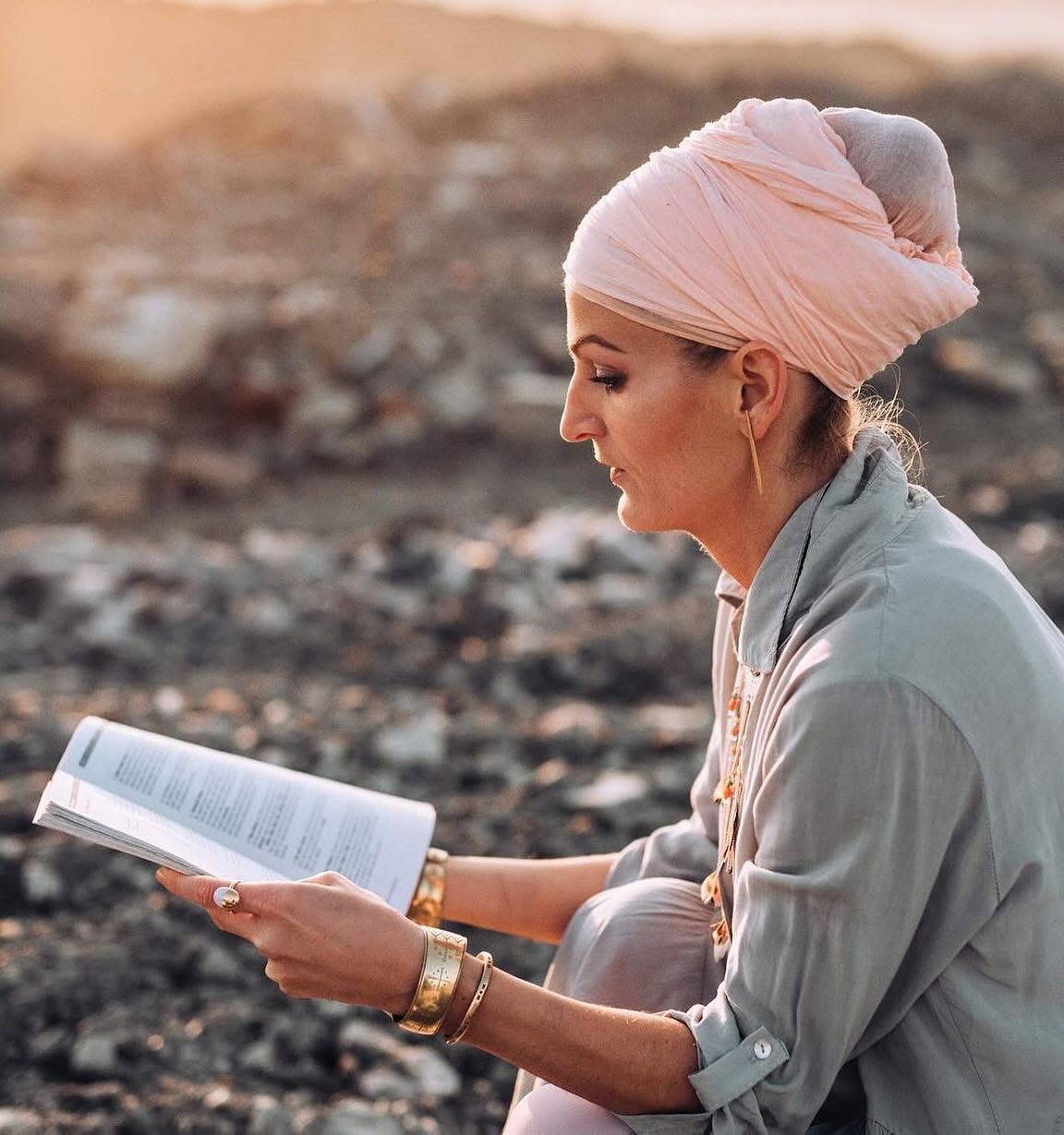 🌊 Ūdensvīra laikmets ir sācies 🌊
Šie gadi ir par izaugsmi un izaicinājumiem.
Kas tad ir izaicinājums? — Tas ir aicinājums kļūt patiesam.
Tev ir jāsajūt un jāiedvesmo patiesība. Tev ir jāpiedzīvo patiesība.
Tev ir jākļūst par patiesību.
Lai laipnība nekad nebeidzas.
Lai rūpēm nav gala.
Pieskaries cilvēka sirdij — tā ir vienīgā Dieva valoda. 💫
📿 Atklāj vairāk par Kundalini jogas praksi, mantrām un meditācijām vietnē:
👉 www.kundalinijoga.lv
📲 Sekojiet iknedēļas iedvesmai un video praksēm:
👉 @kundaliniyoga.lv
#kundalinijoga #apzinātība #iekšējaismiers #jogalatvijā #kundaliniyogalv #AmangeetKaur #jogaRīgā #spirituālums #ūdensvīralaikmets #mantrameditacija