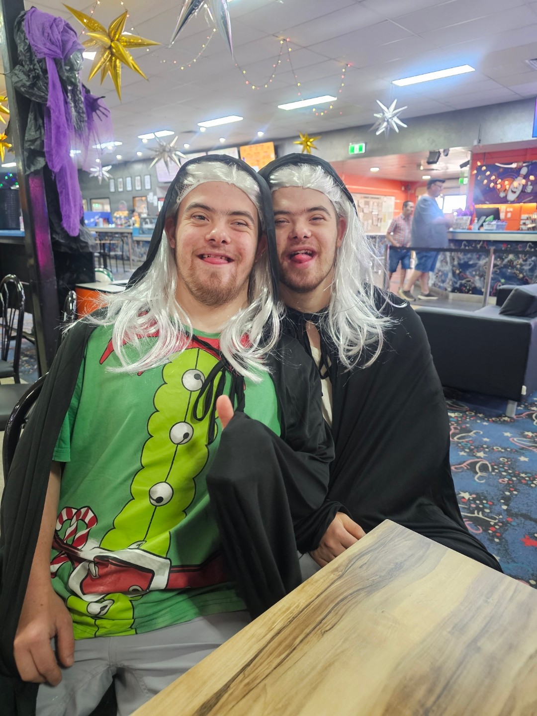 This Halloween brothers Braydon and Bryce hit the lanes with their bowling team at Sunset Super Bowl, rocking some incredible costumes and getting right into the festive spirit! ??
We love seeing the people we support having fun, connecting with their community, and celebrating the season in style.