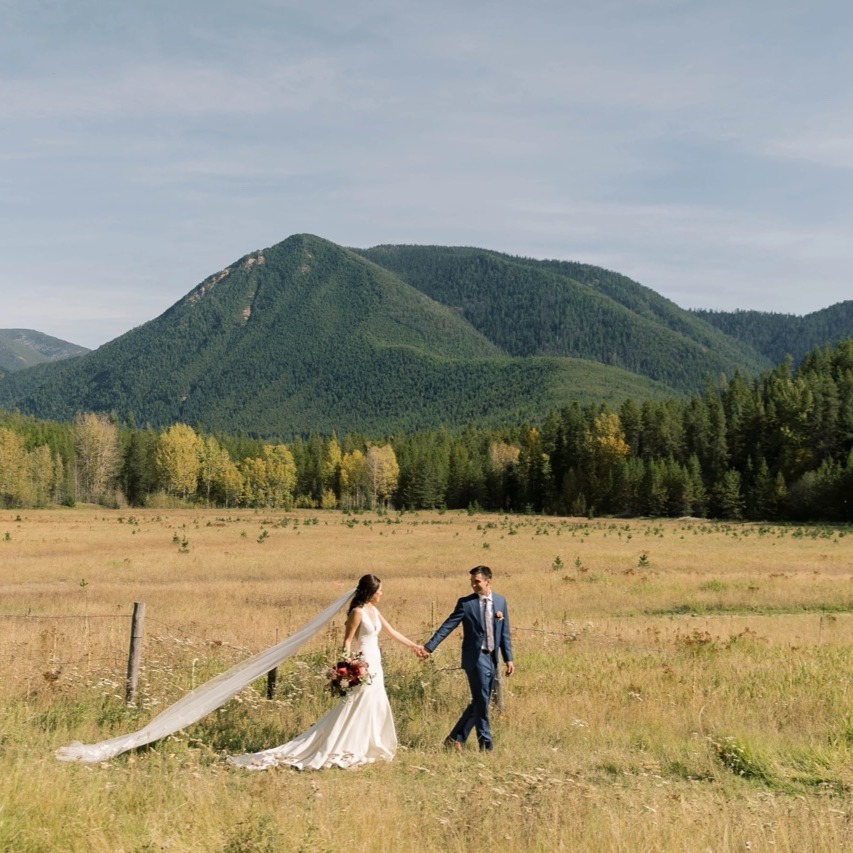 We’re thrilled to be featured on @montana_bride! ? Alyssa & Henry’s fall wedding at Green Valley Ranch was full of elegant florals, personal touches, and breathtaking Glacier National Park views.
We’re now booking weddings for 2026 (limited dates available!) and taking deposits for 2027. Contact us for a tour and secure your dream weekend!
Check out the blog ? link in our profile.